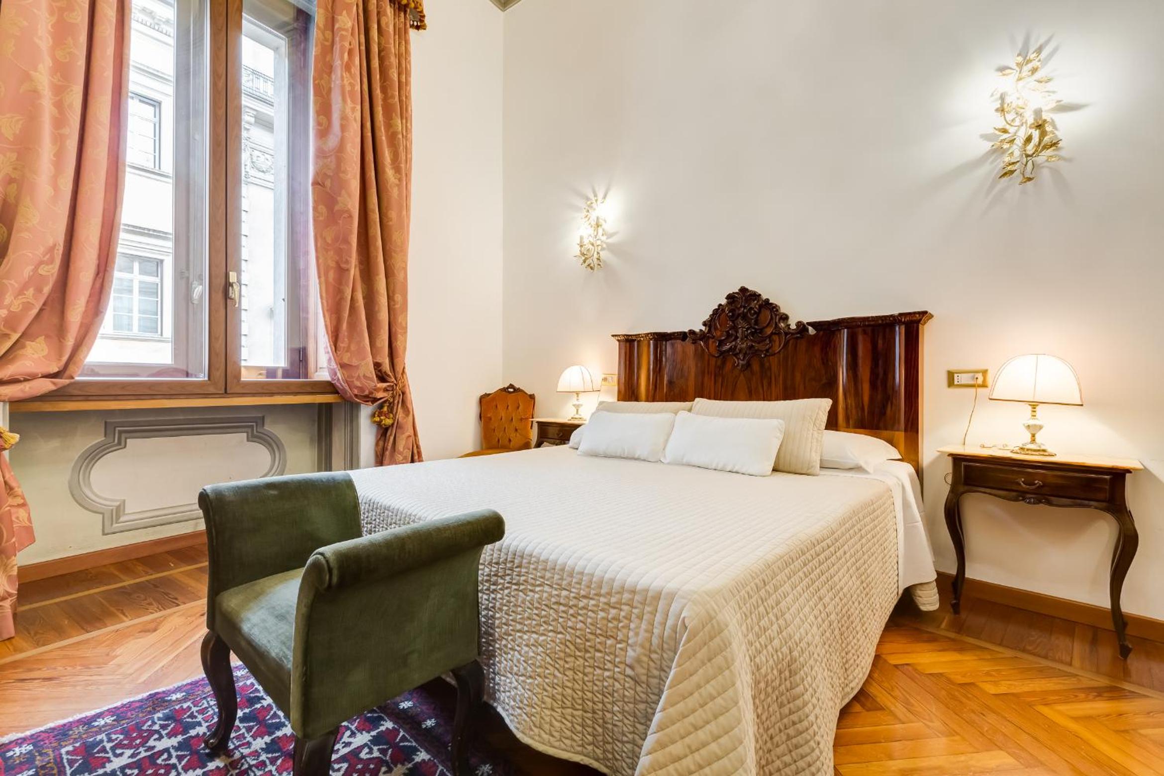 Affreschi Su Roma Luxury B&B