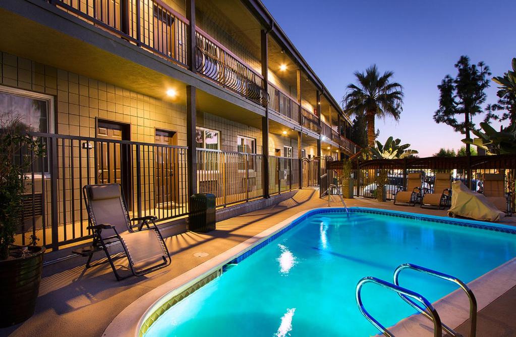 Granada Inn - Property Image 15