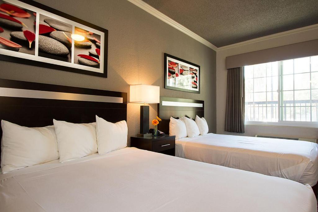 Granada Inn - Property Image 16