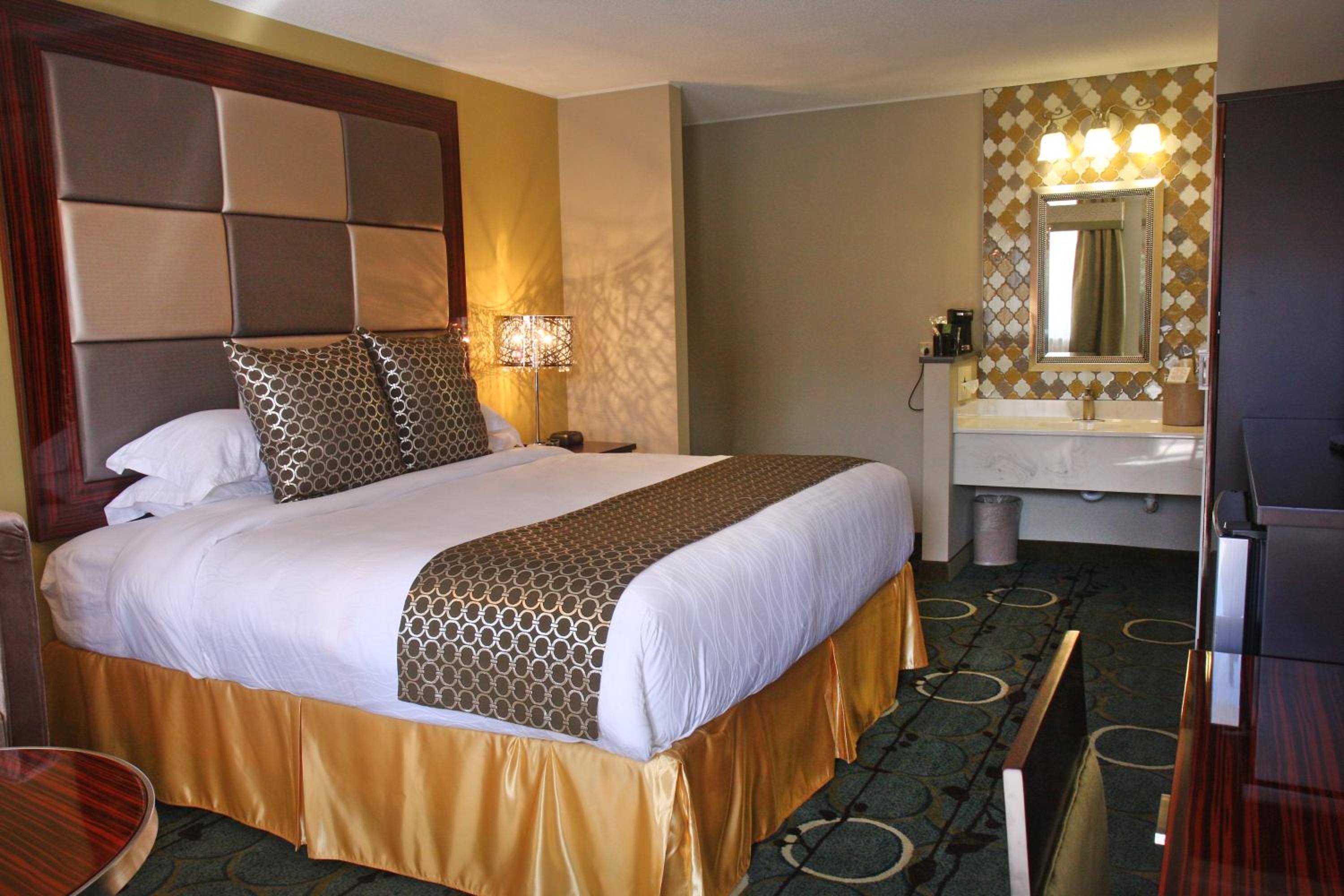 Gateway Inn and Suites