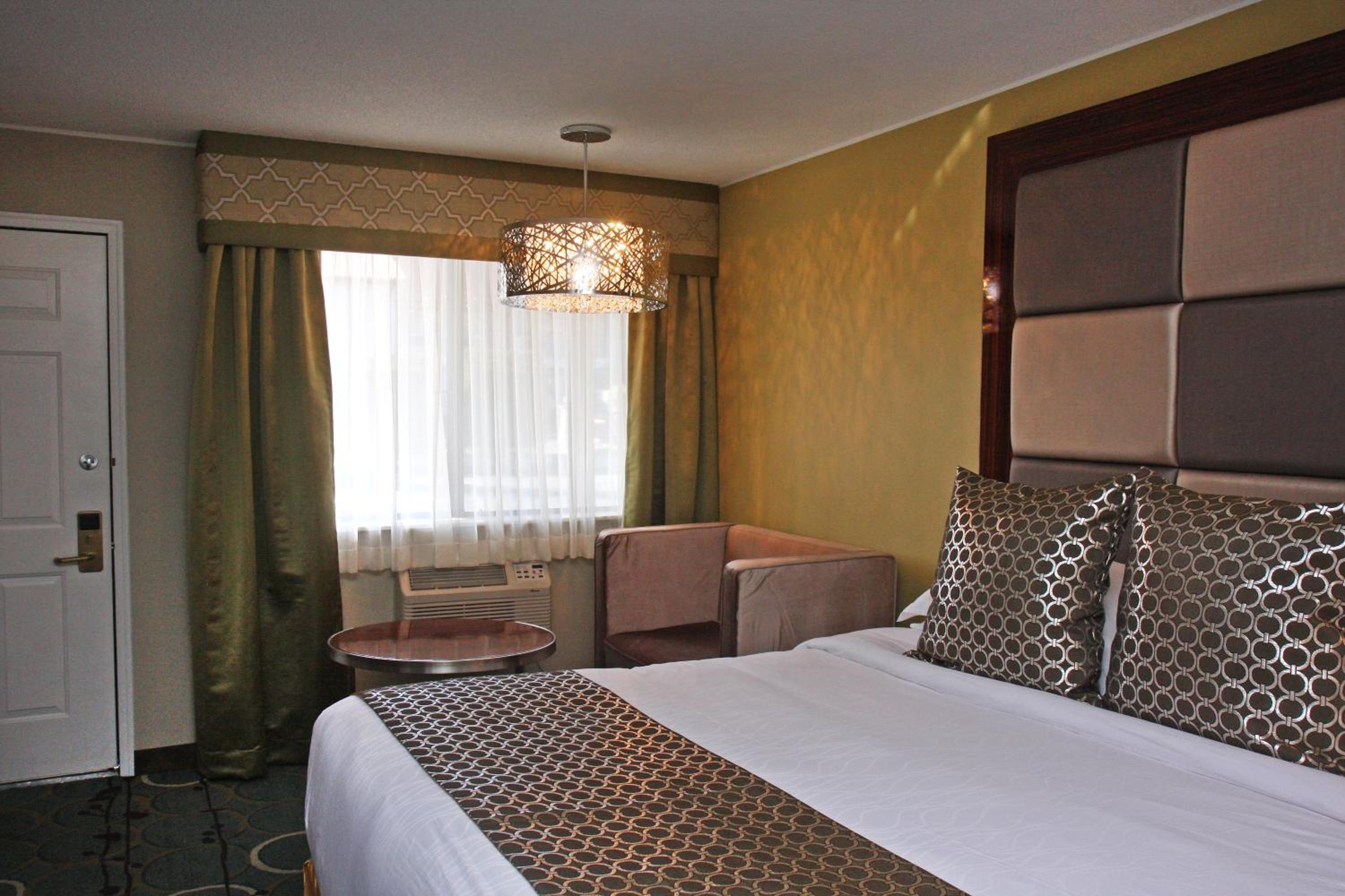 Gateway Inn and Suites