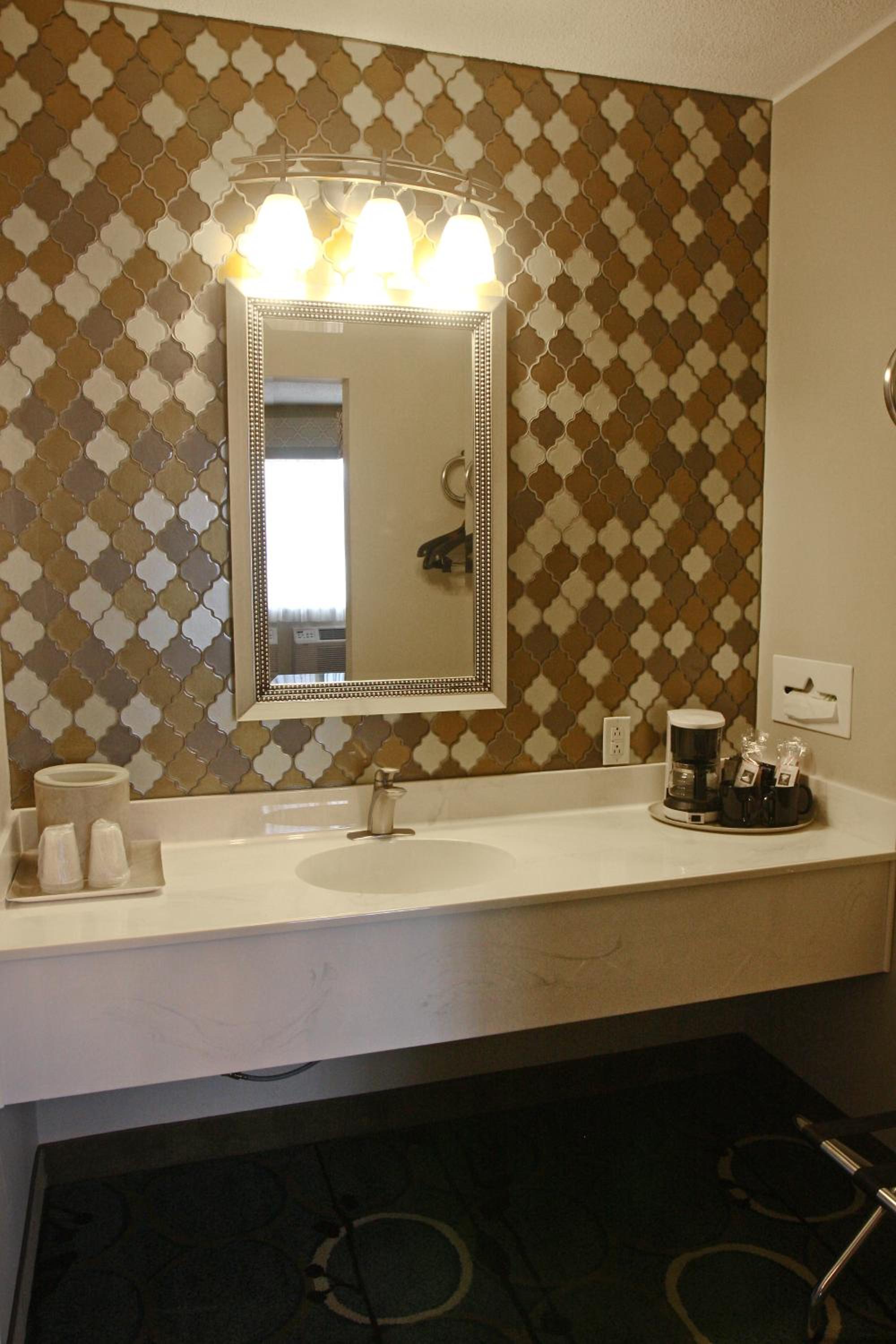 Gateway Inn and Suites