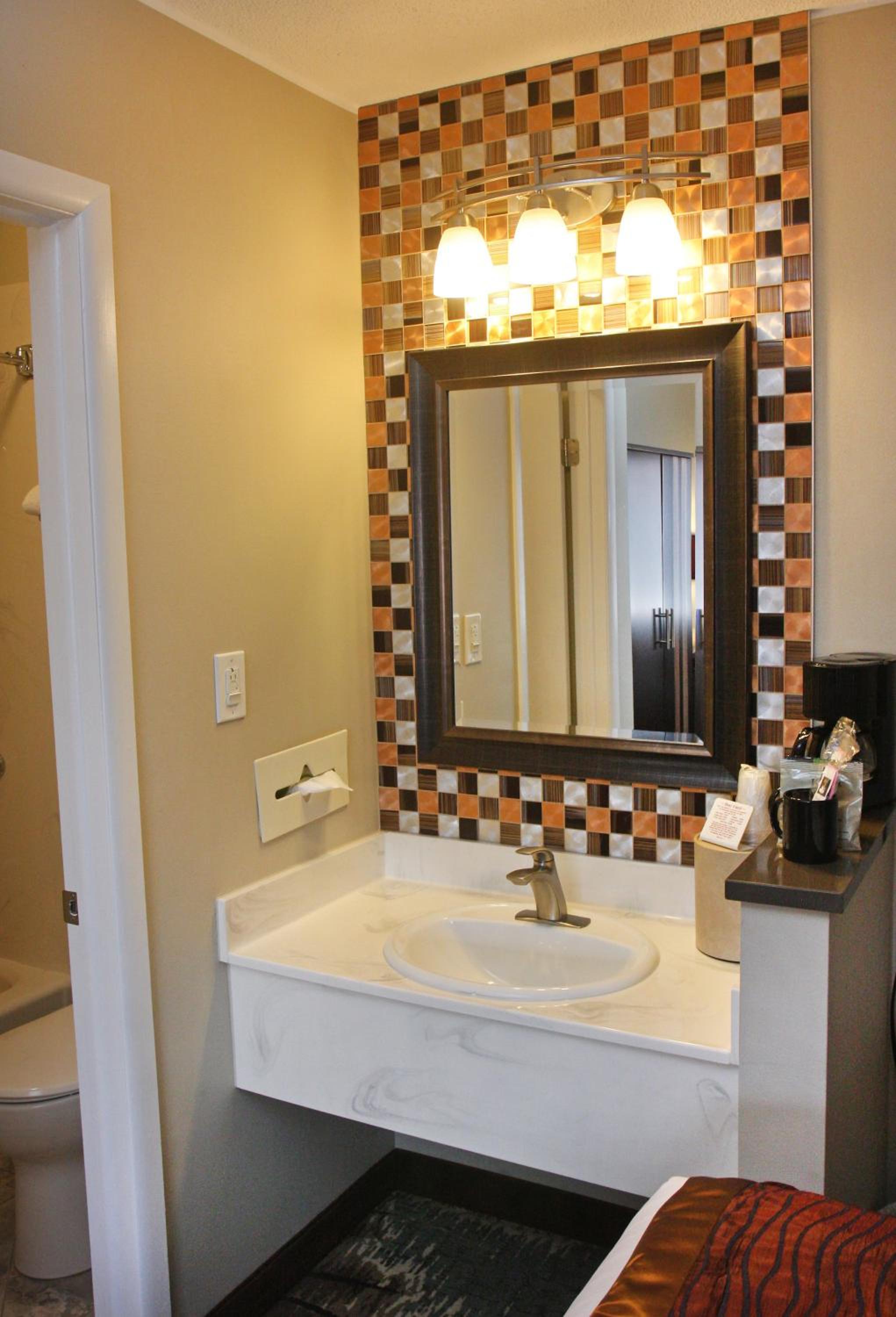 Gateway Inn and Suites