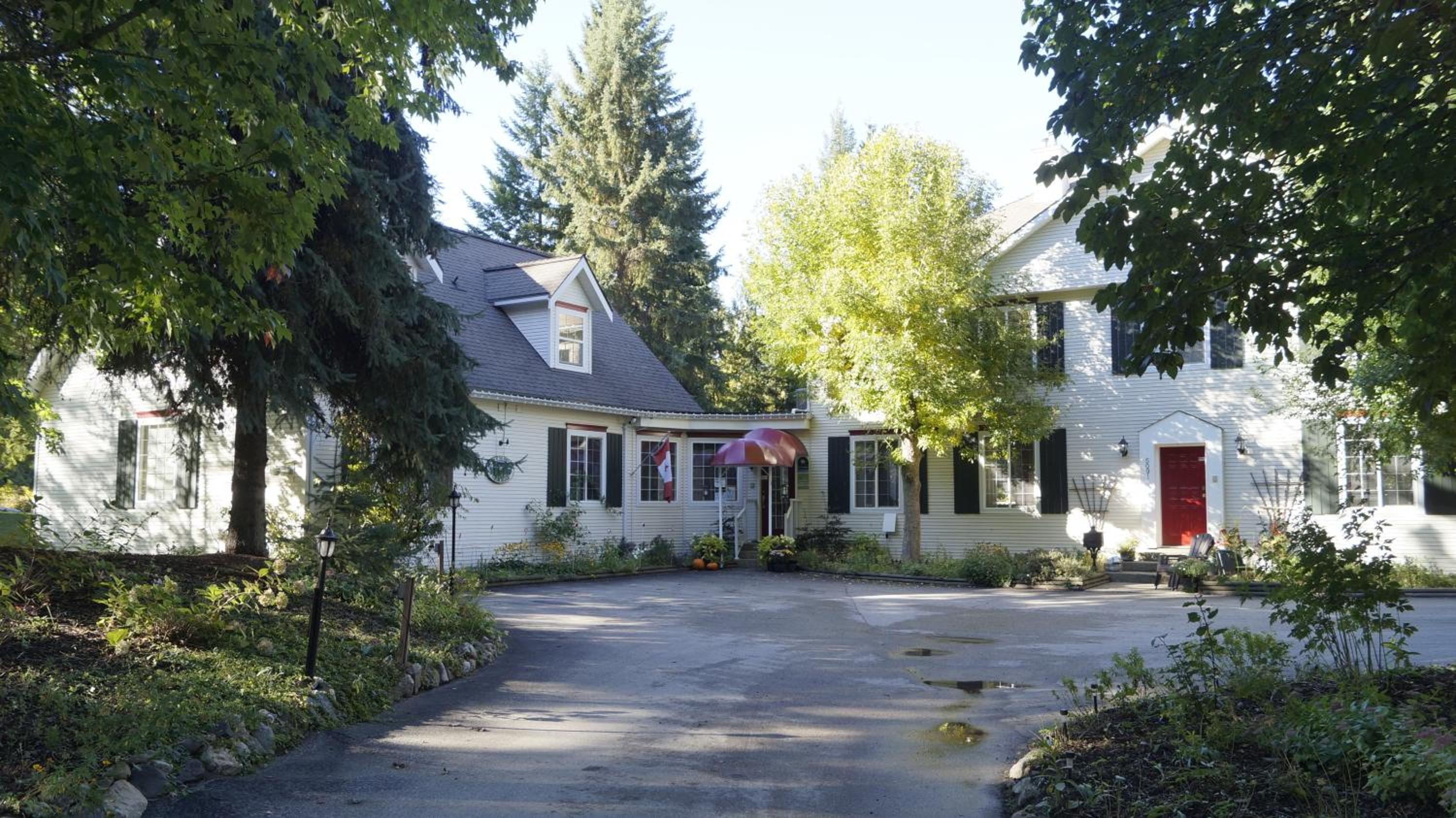 The Inn at the Ninth Hole Bed & Breakfast