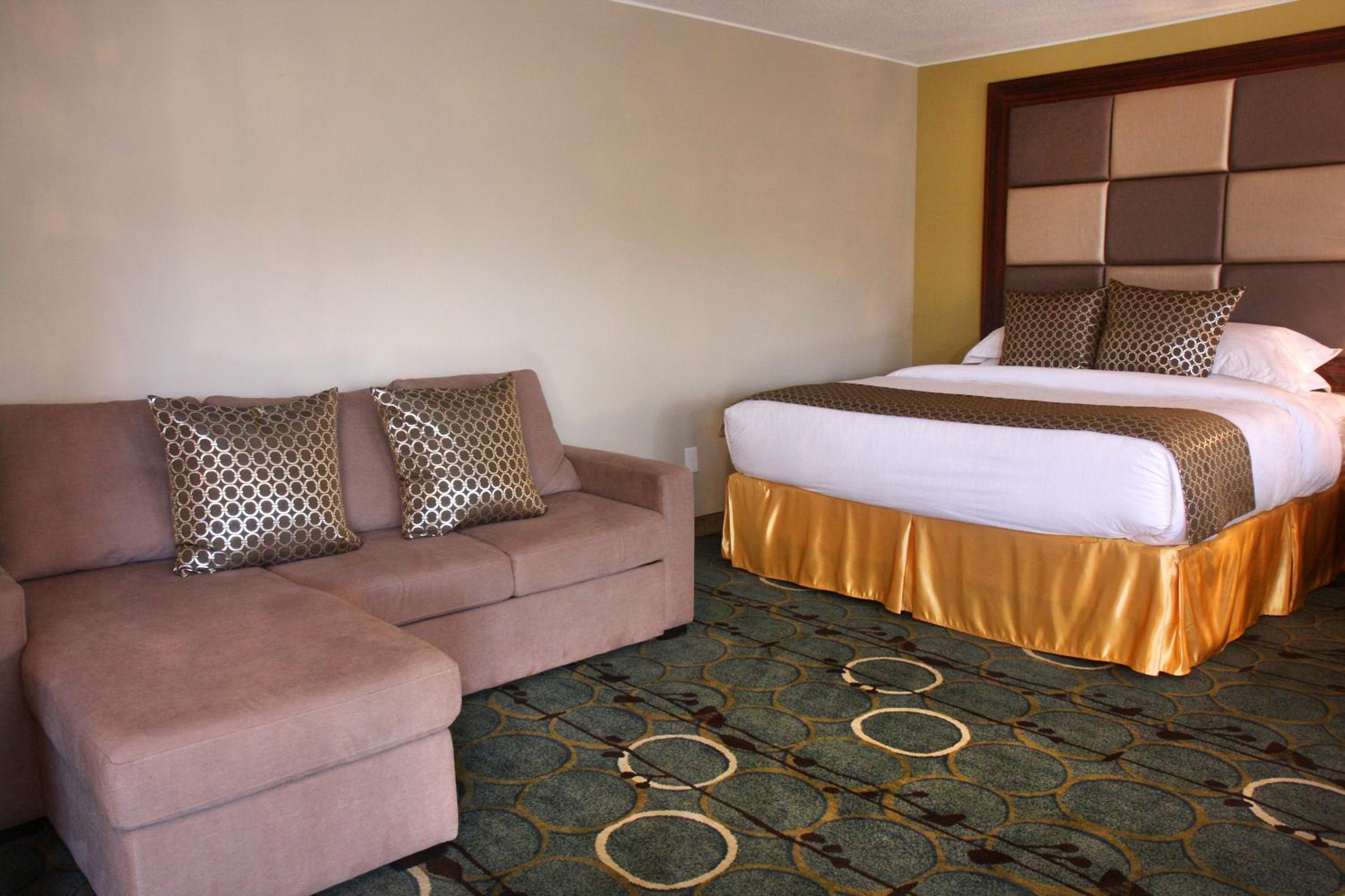 Gateway Inn and Suites