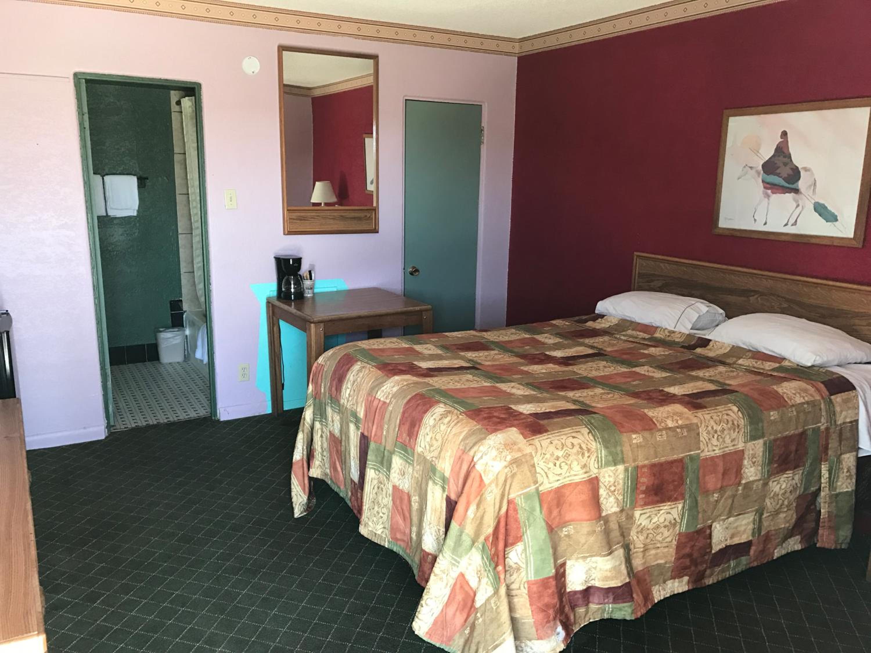 Roswell Vacations - Western Inn Roswell - Property Image 8
