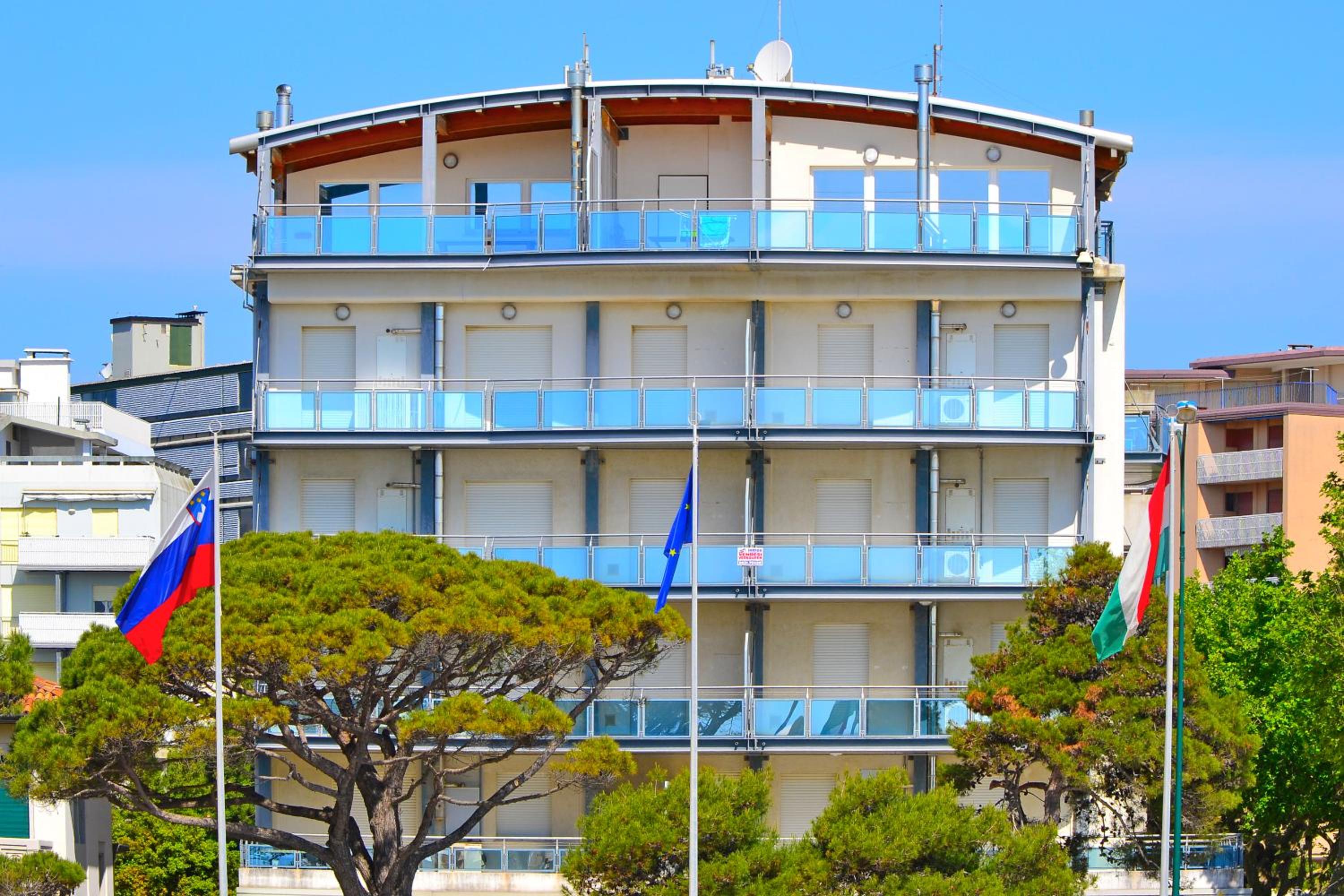Sunbeach Apartments view 2