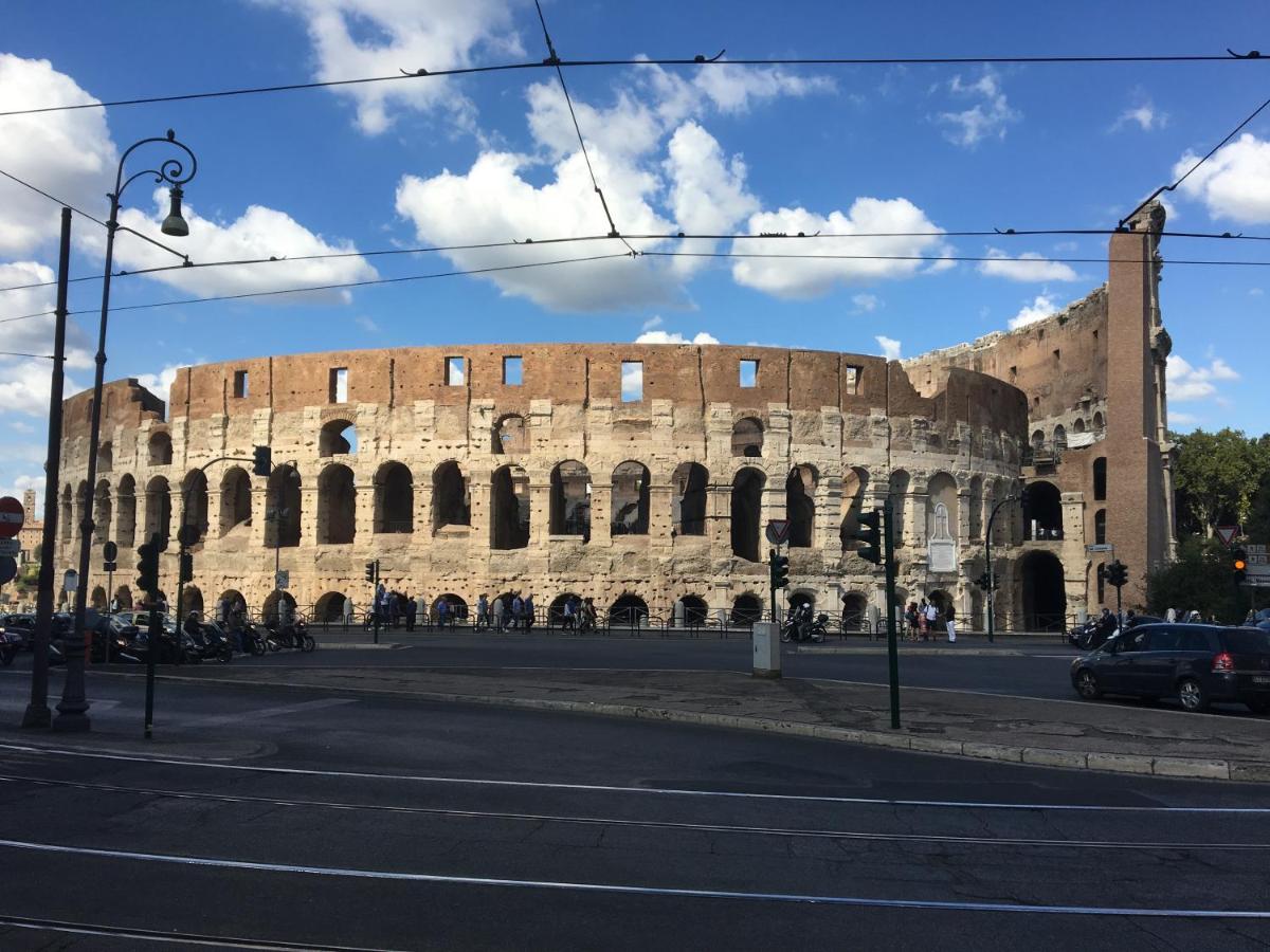 Delightful apartment 100 meters from the Colosseum