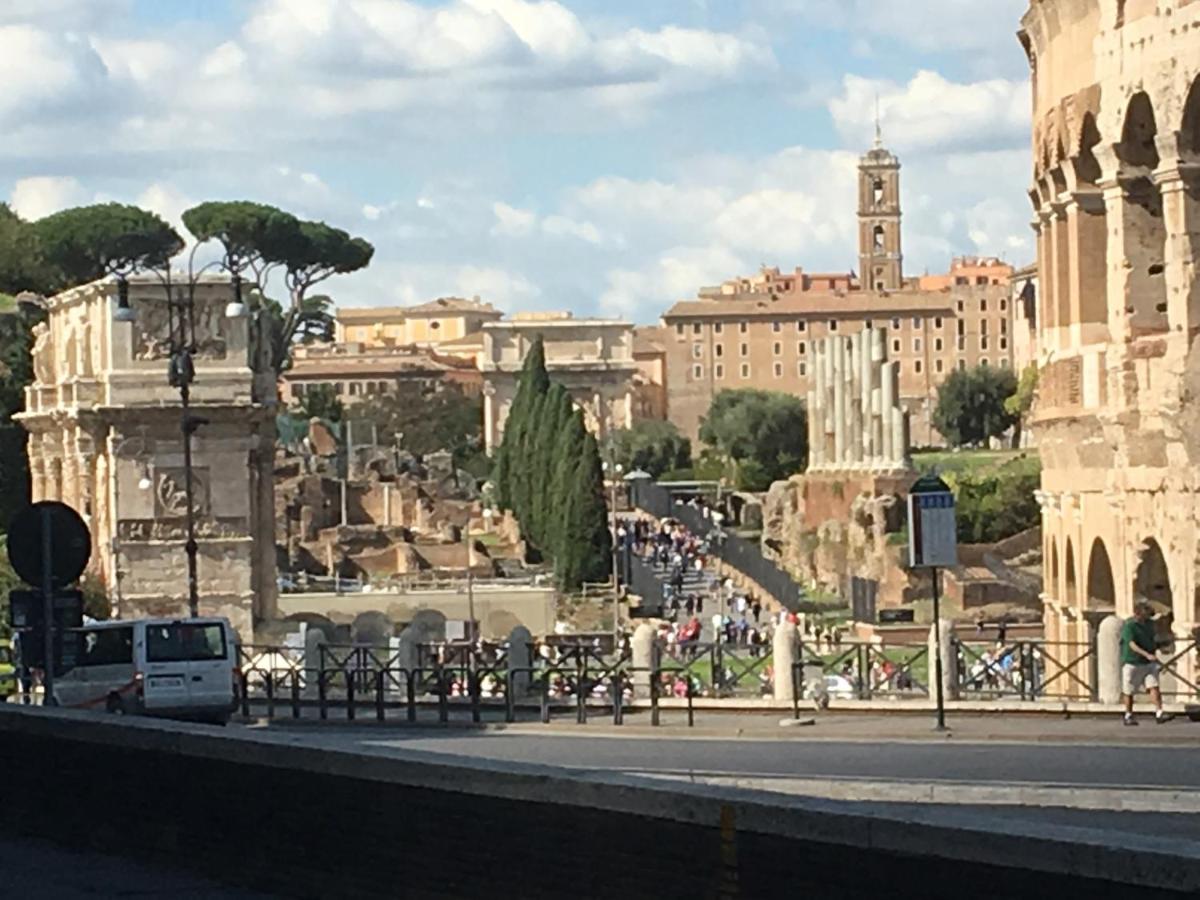 Delightful apartment 100 meters from the Colosseum