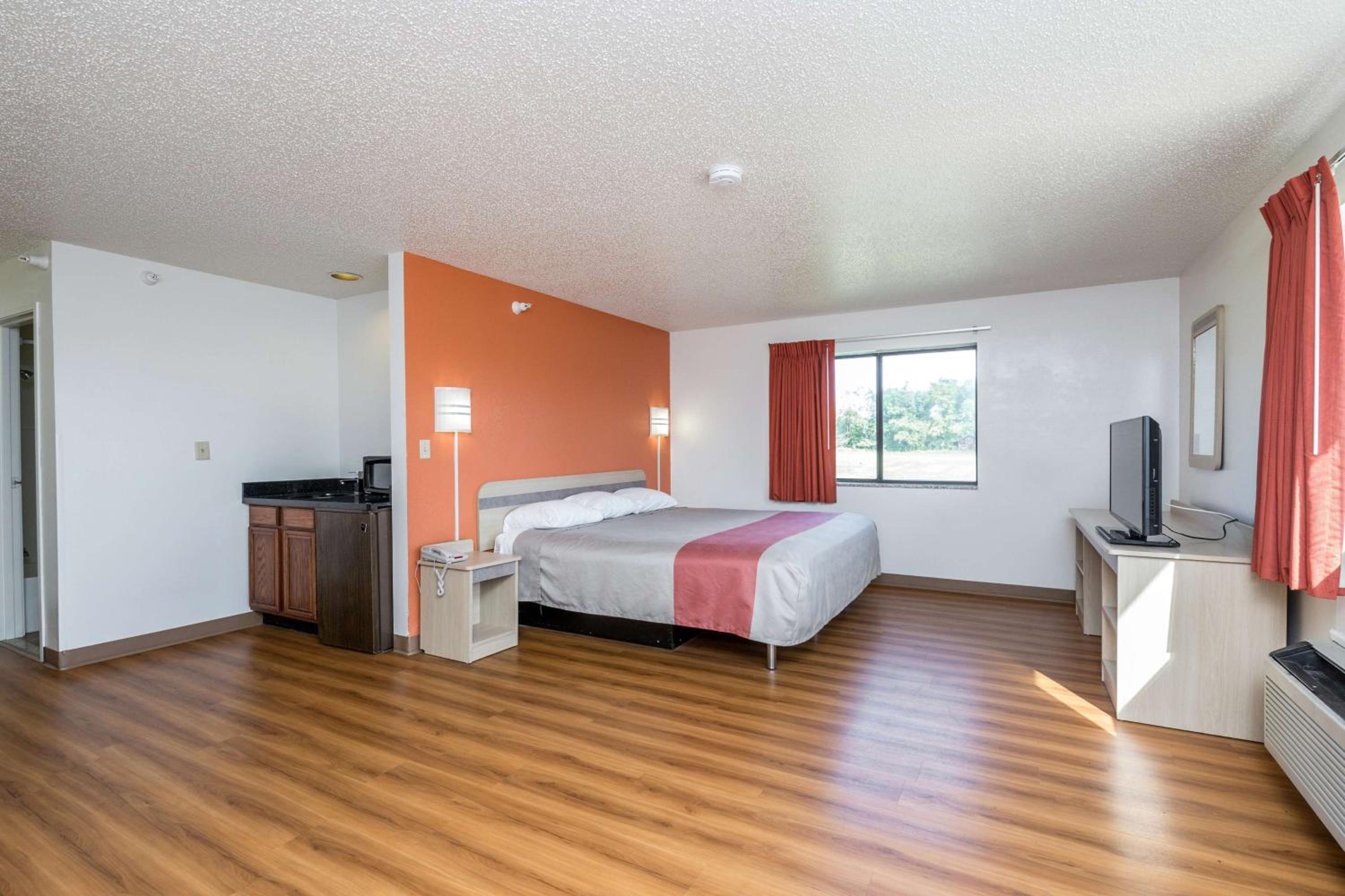 Motel 6-Waterloo, IA
