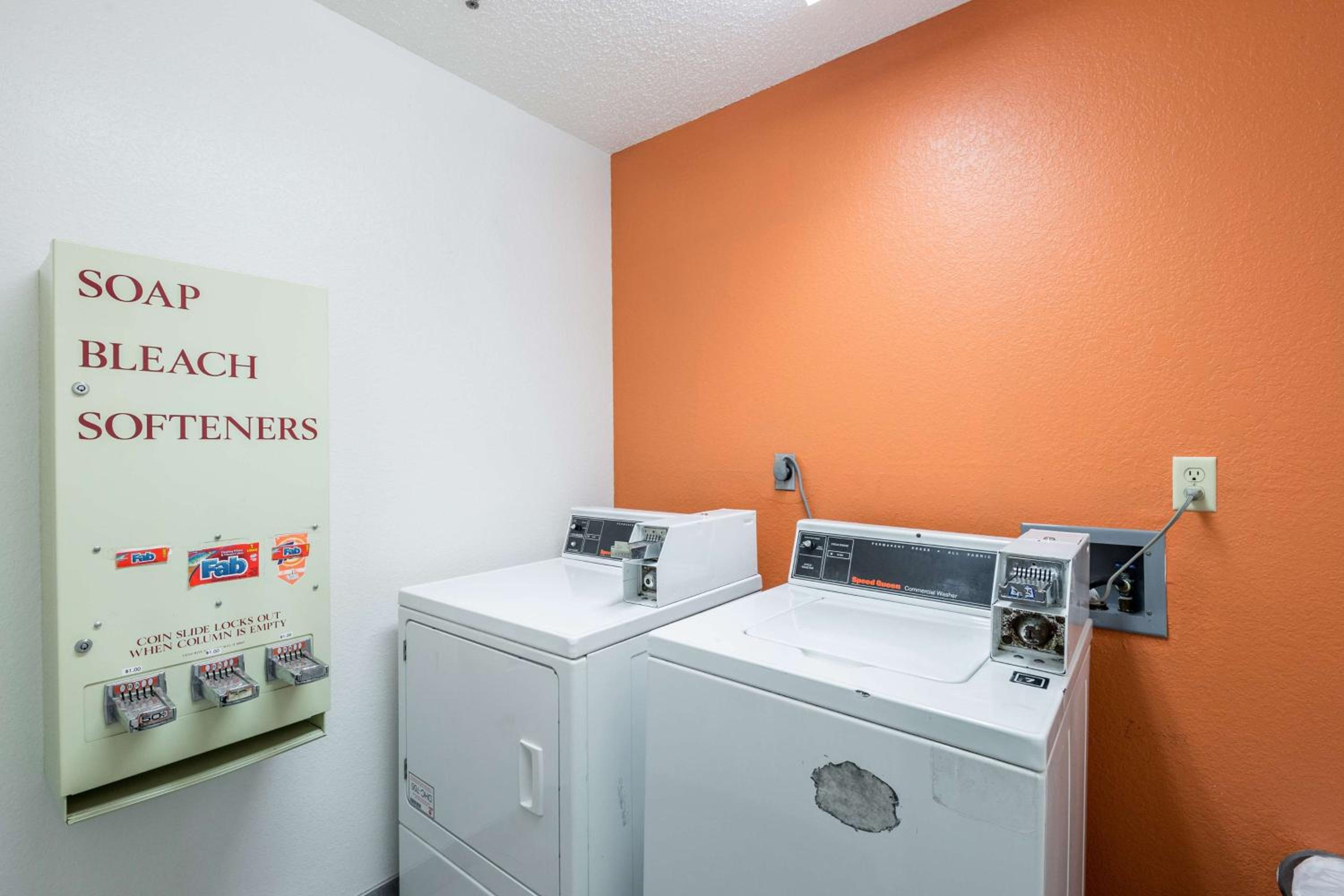 Motel 6-Waterloo, IA