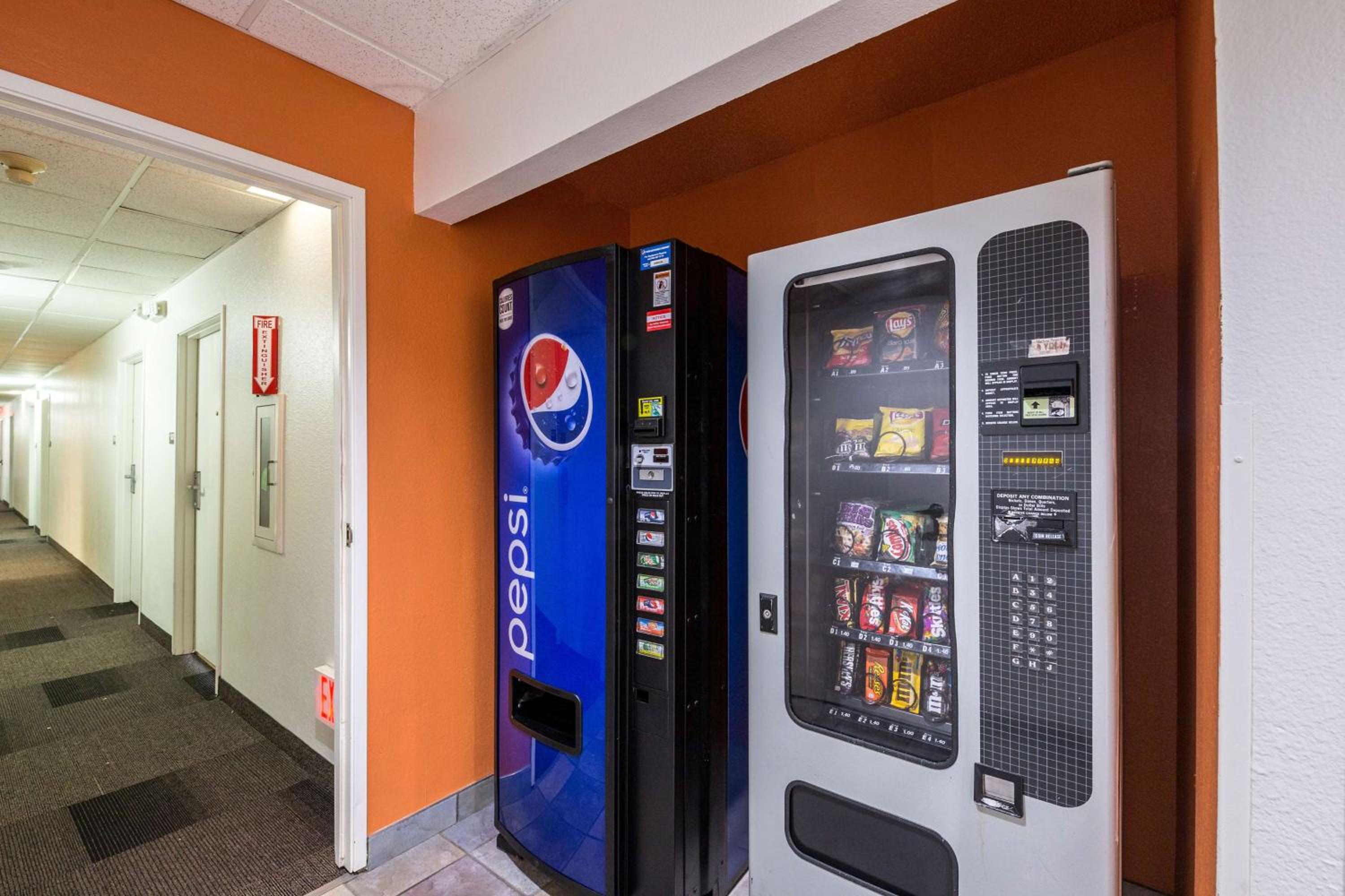 Motel 6-Waterloo, IA