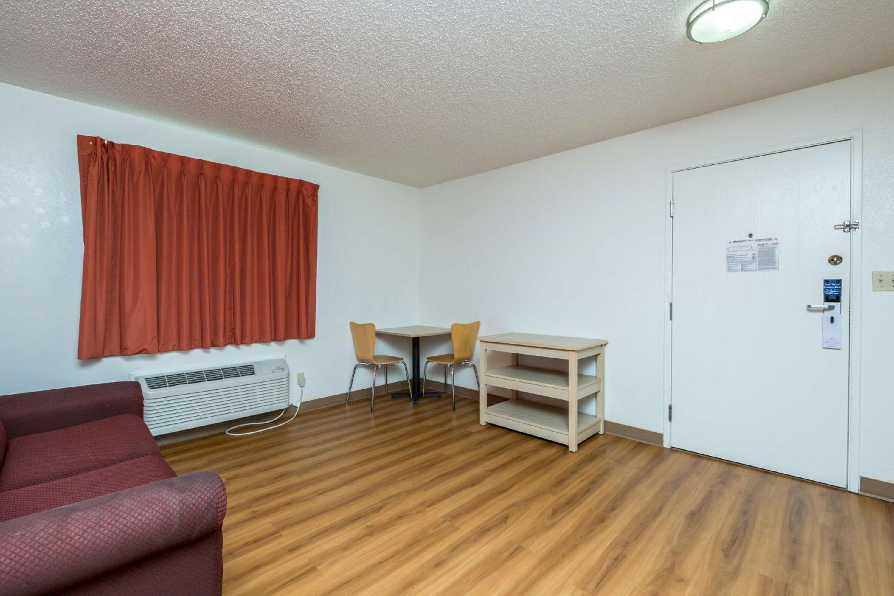 Motel 6-Waterloo, IA