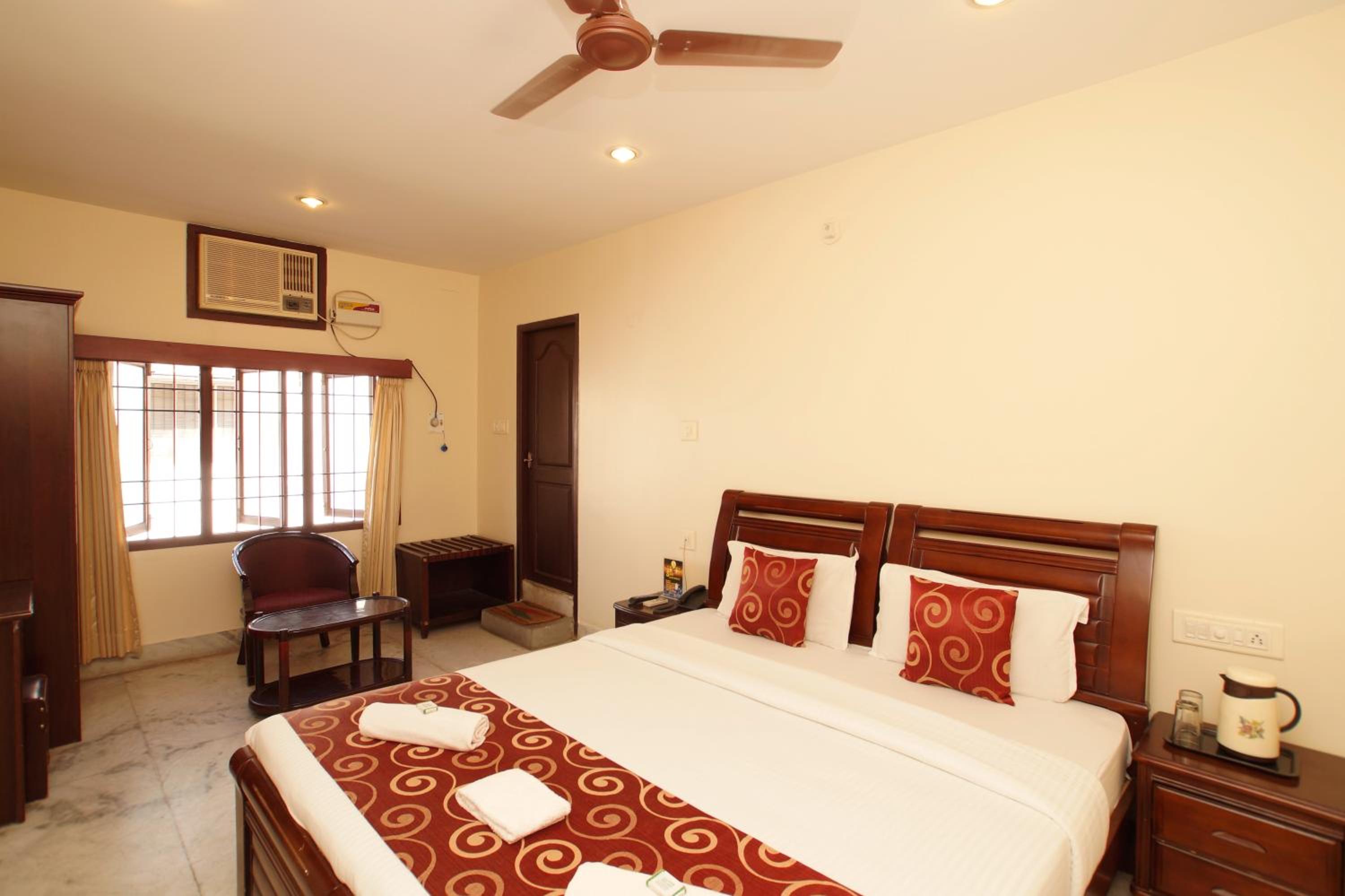 Lloyds Serviced Apartments, Near Music Academy view 5