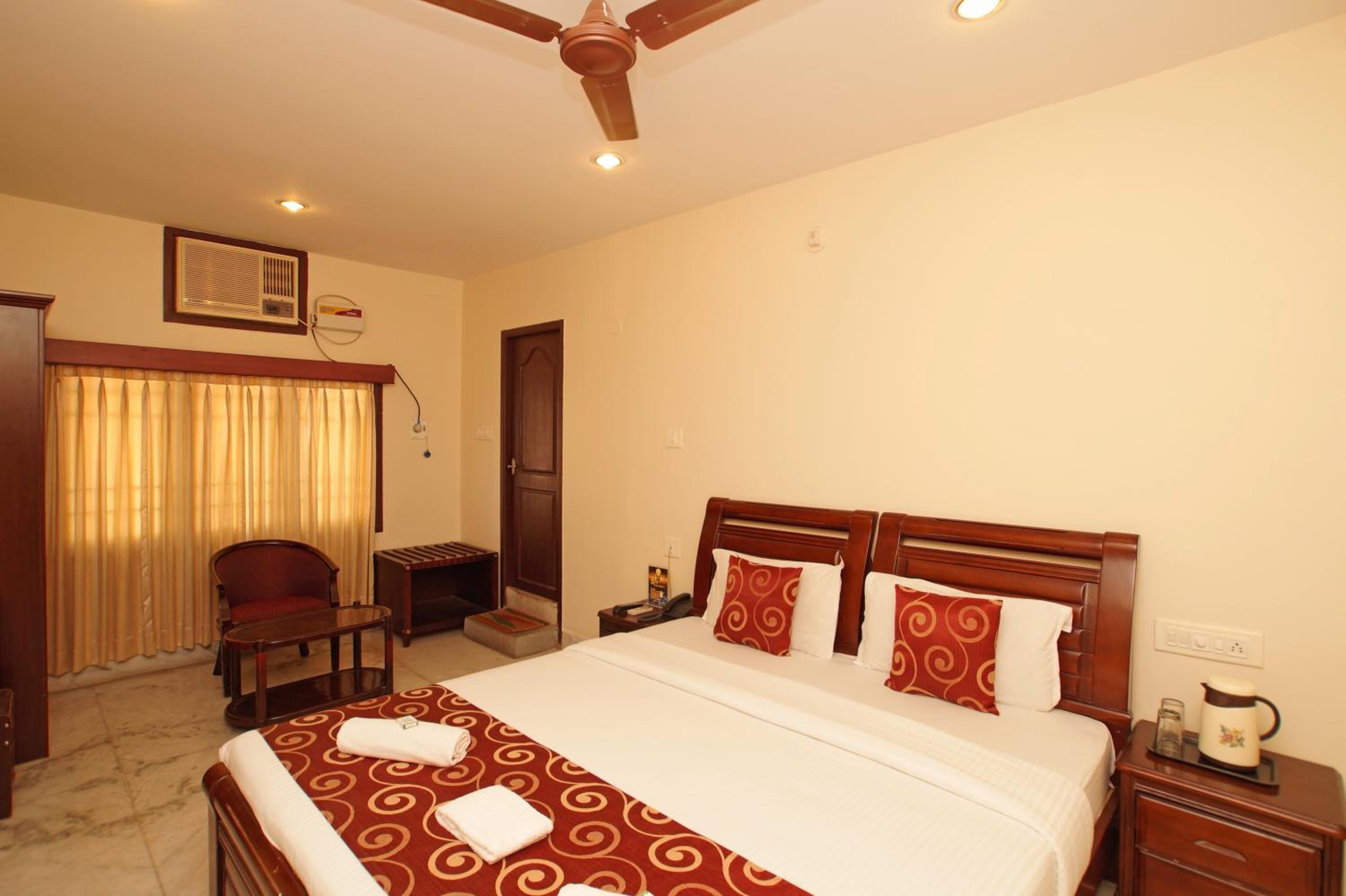 Lloyds Serviced Apartments, Near Music Academy view 3