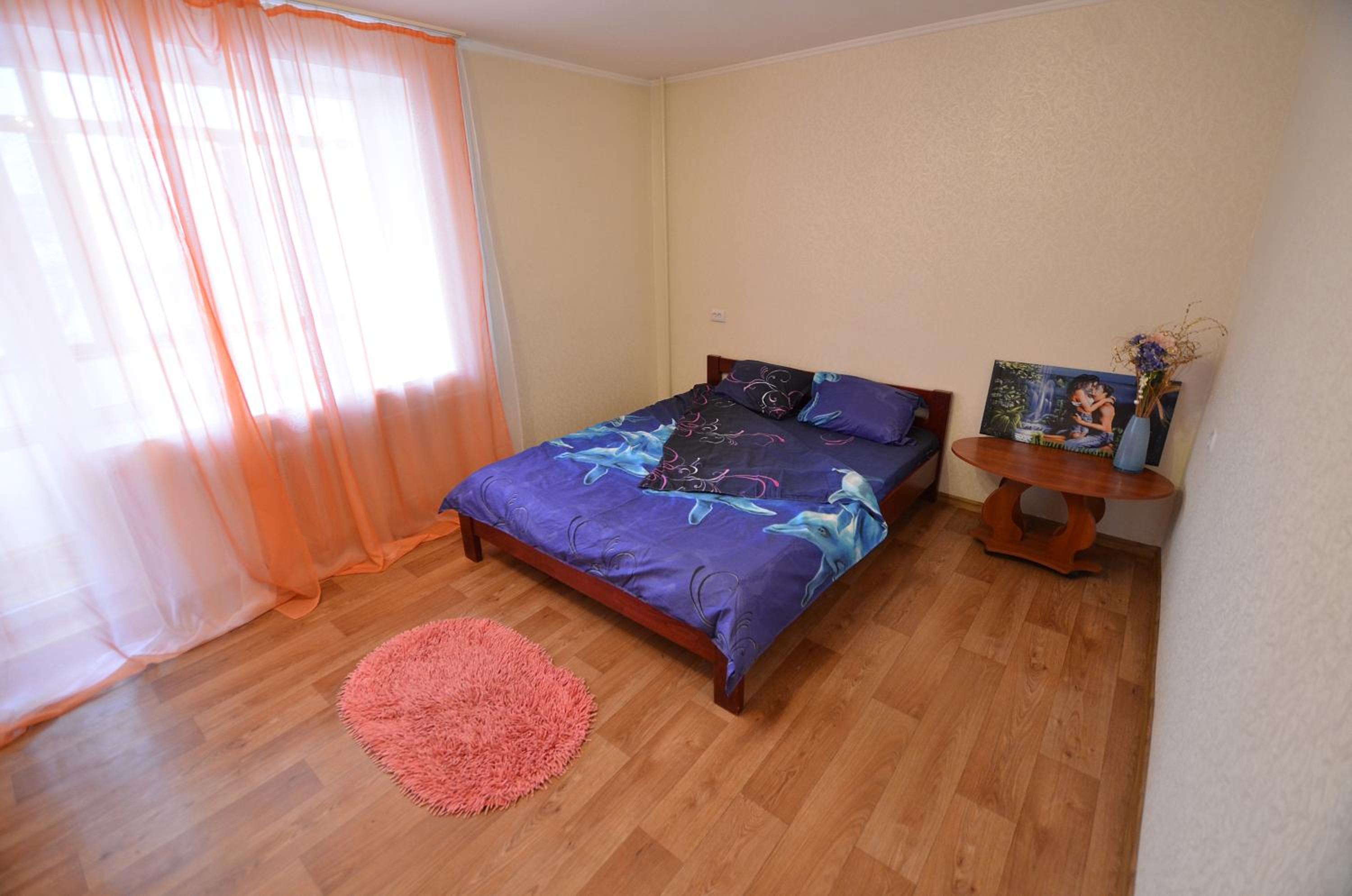 Apartment on Navarynska view 2