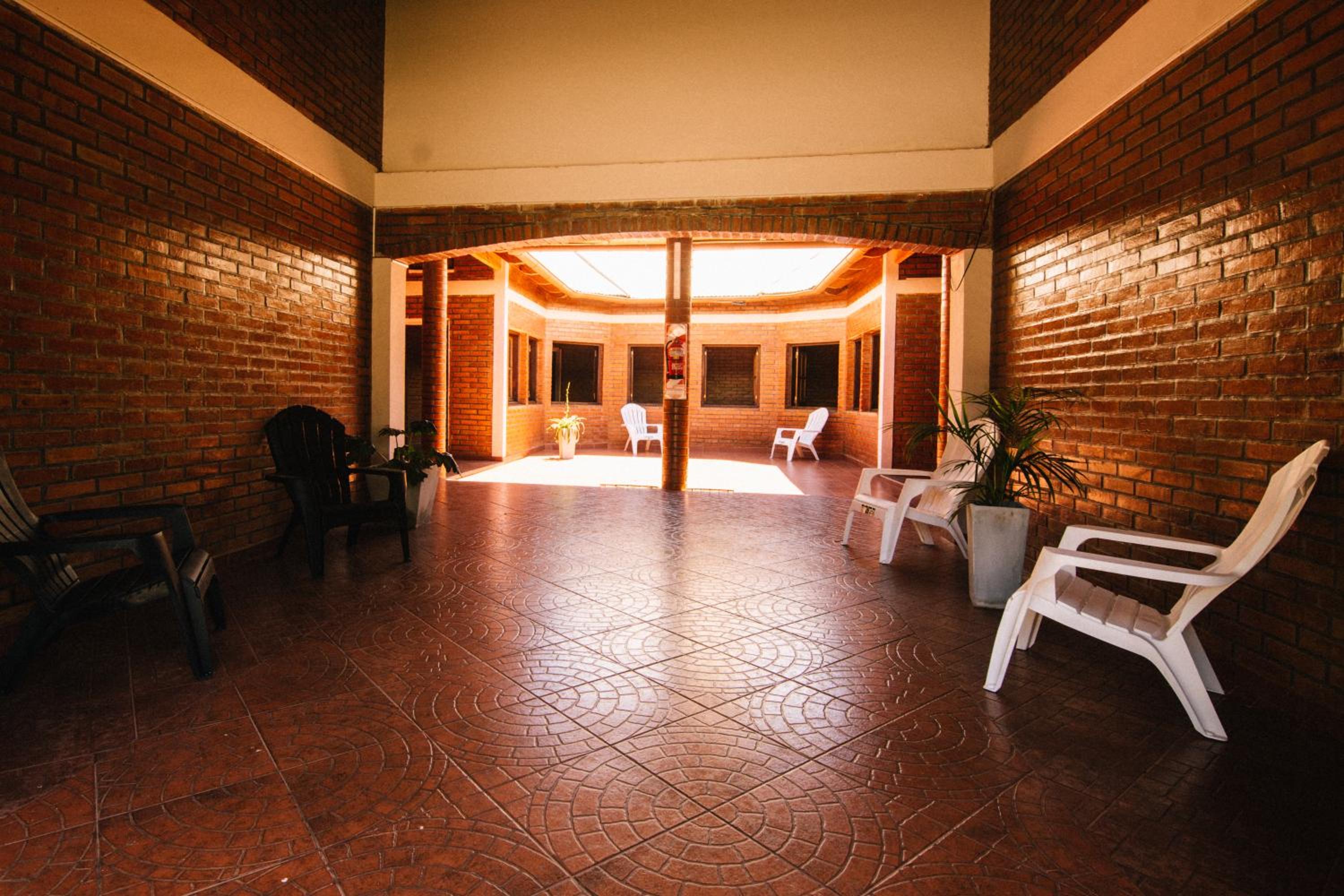 Madre America Hotel & Hostel