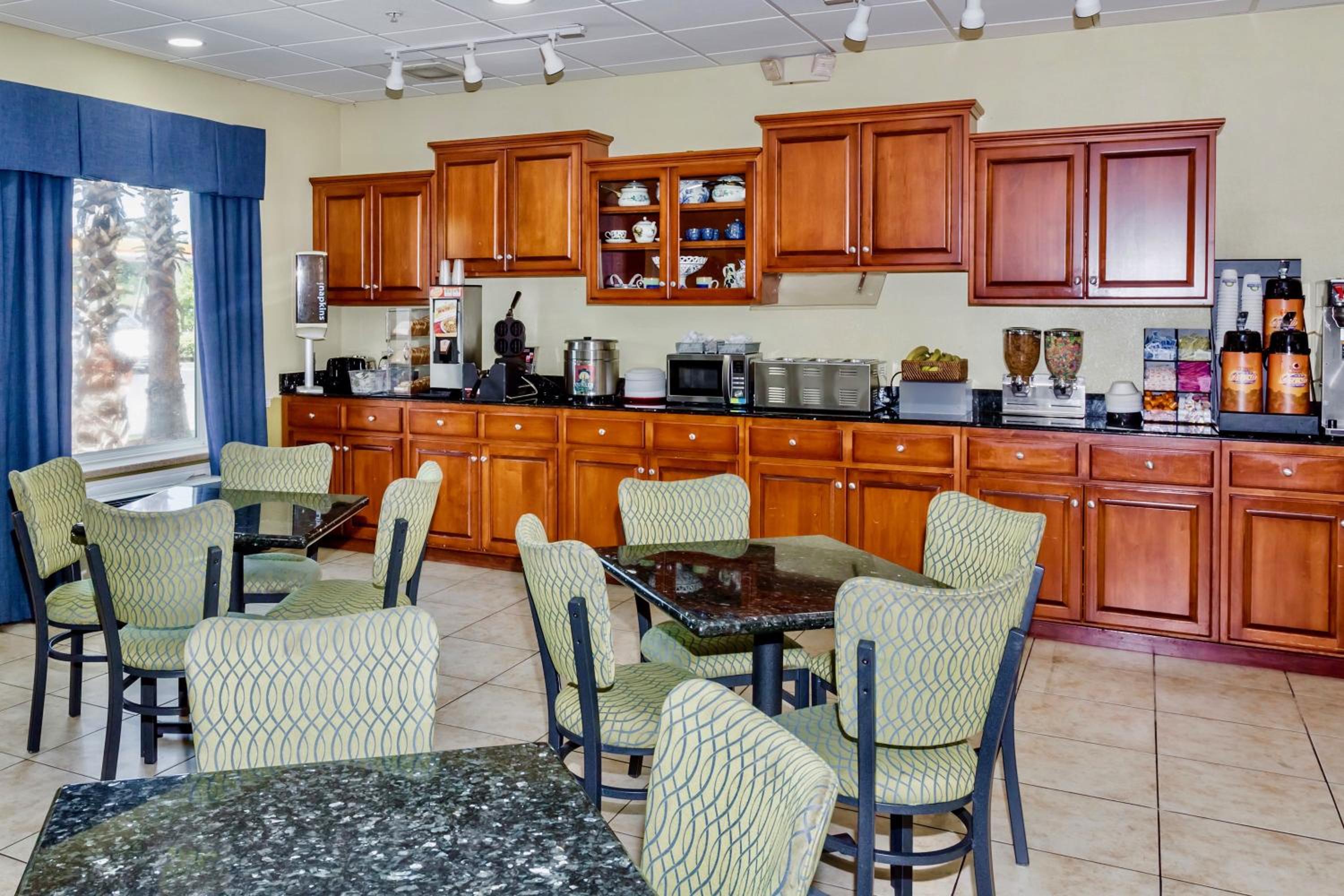 Port Wentworth Vacations - Days Inn  Suites by Wyndham Savannah North I-95 - Property Image 1