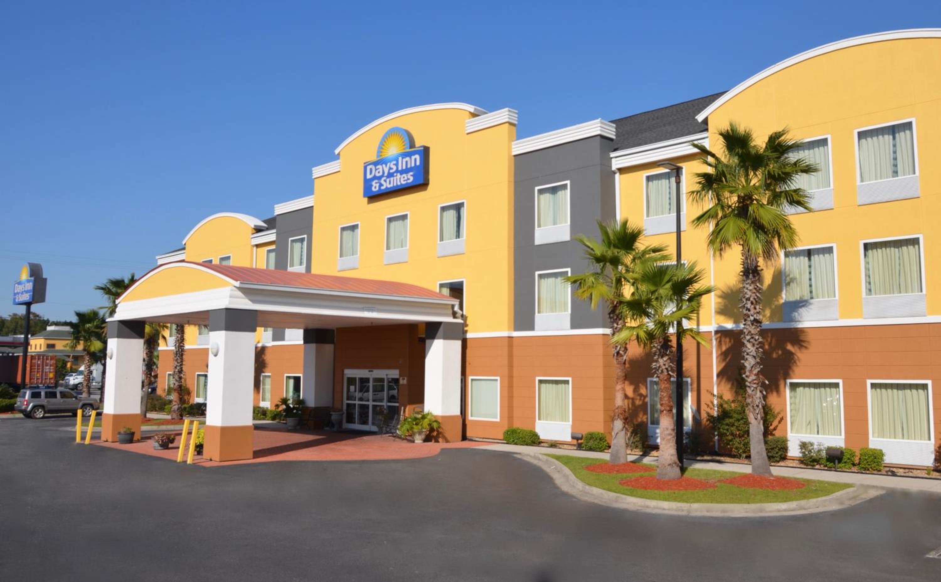 Port Wentworth Vacations - Days Inn  Suites by Wyndham Savannah North I-95 - Property Image 7