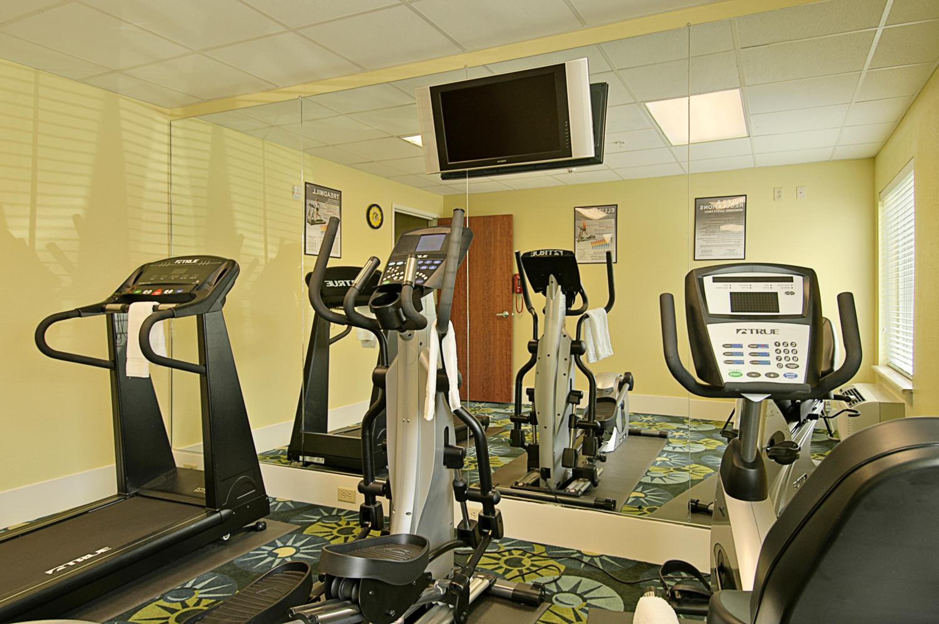 Port Wentworth Vacations - Days Inn  Suites by Wyndham Savannah North I-95 - Property Image 11