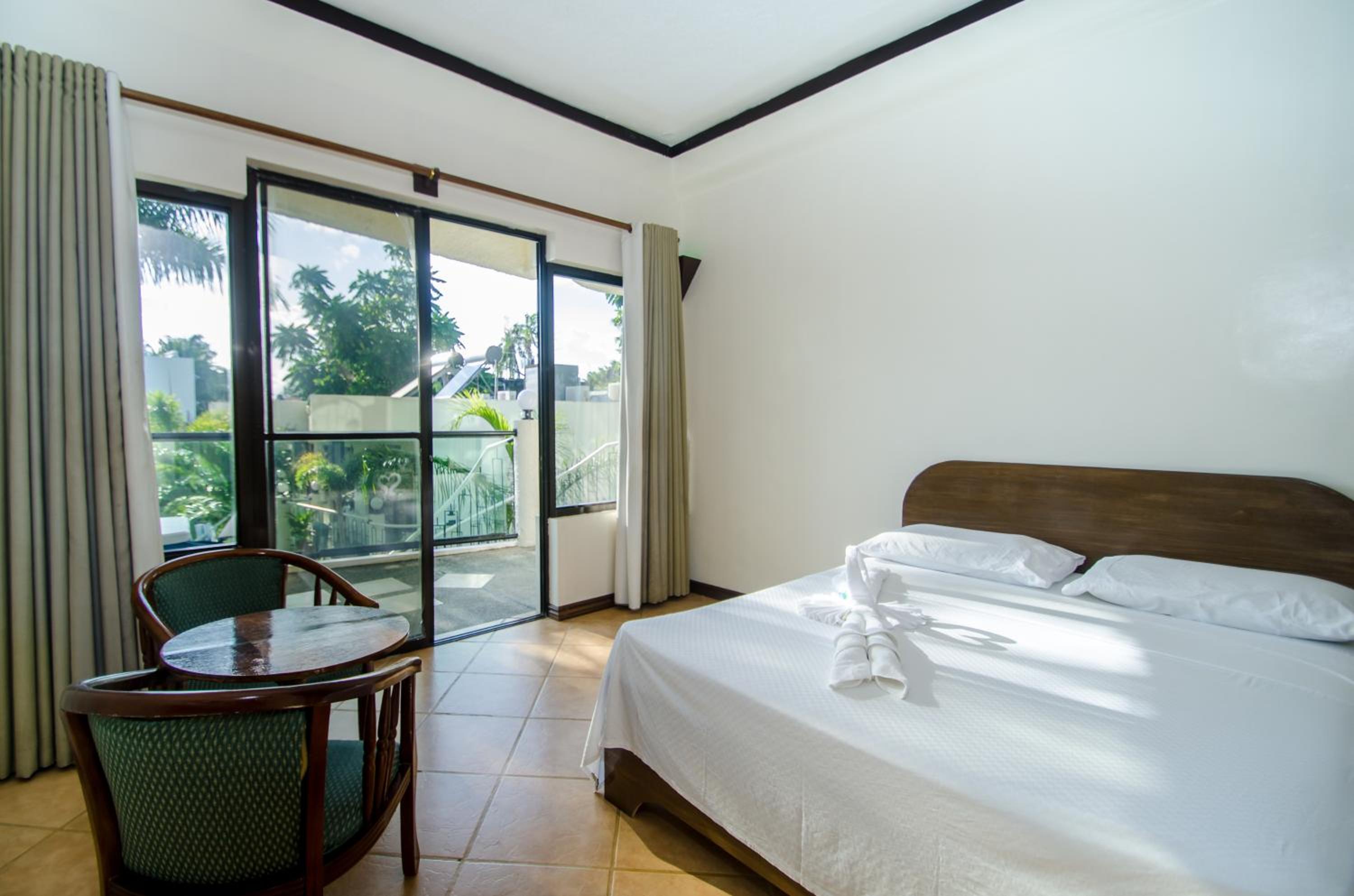 Turtle Inn Resort