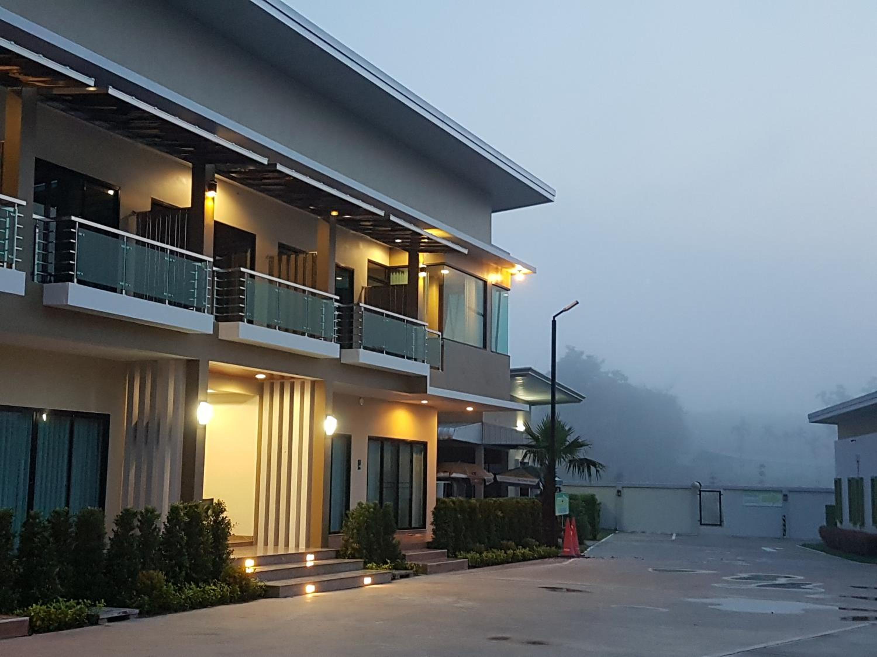 Hotel Smile Resort Thungsong - Image 1