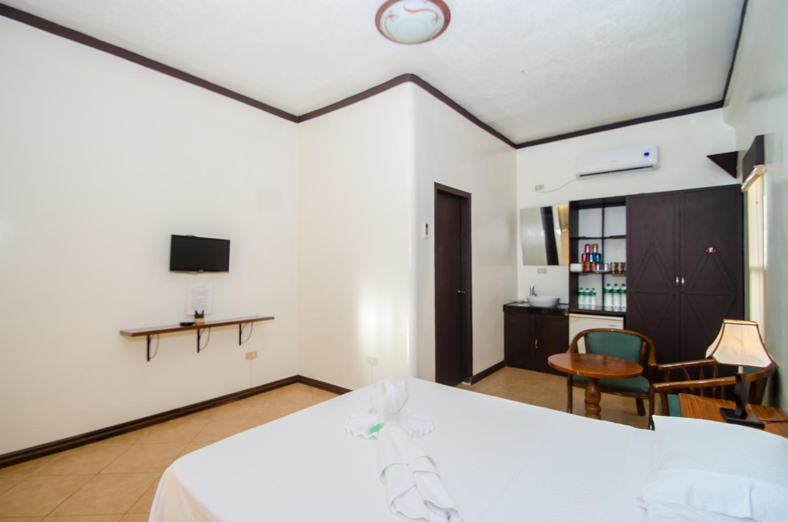 Turtle Inn Resort