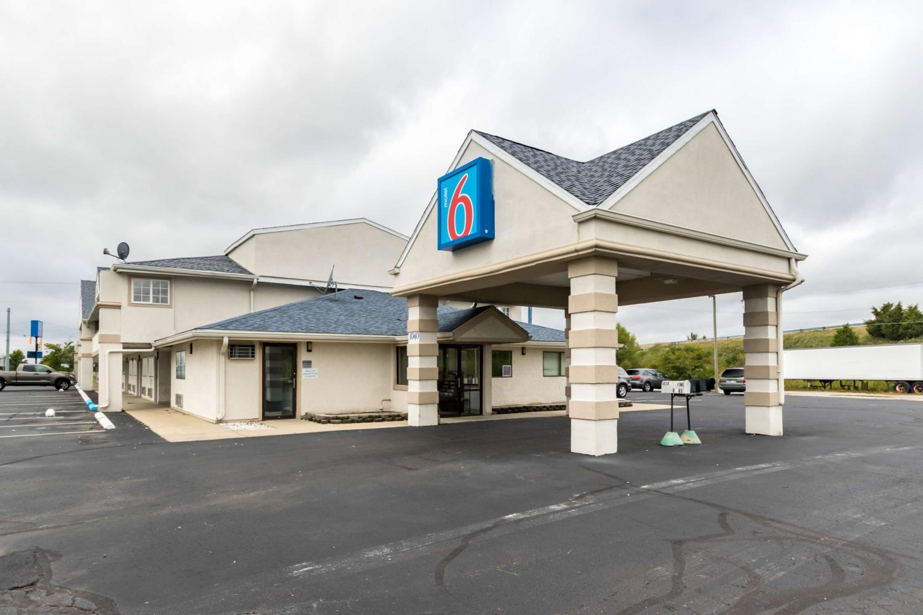 Crawfordsville Vacations - Motel 6-Crawfordsville, IN - Property Image 1