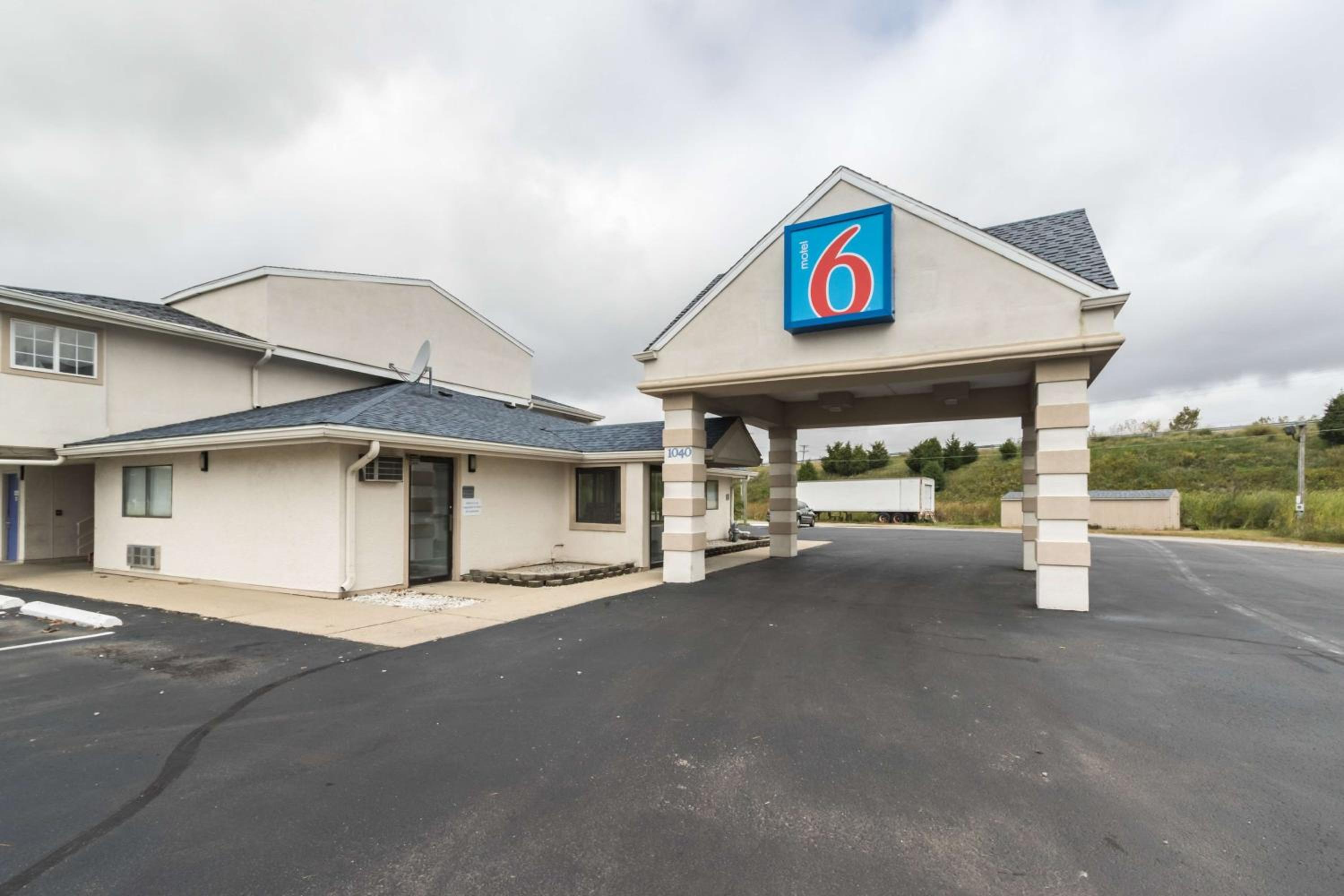 Crawfordsville Vacations - Motel 6-Crawfordsville, IN - Property Image 24