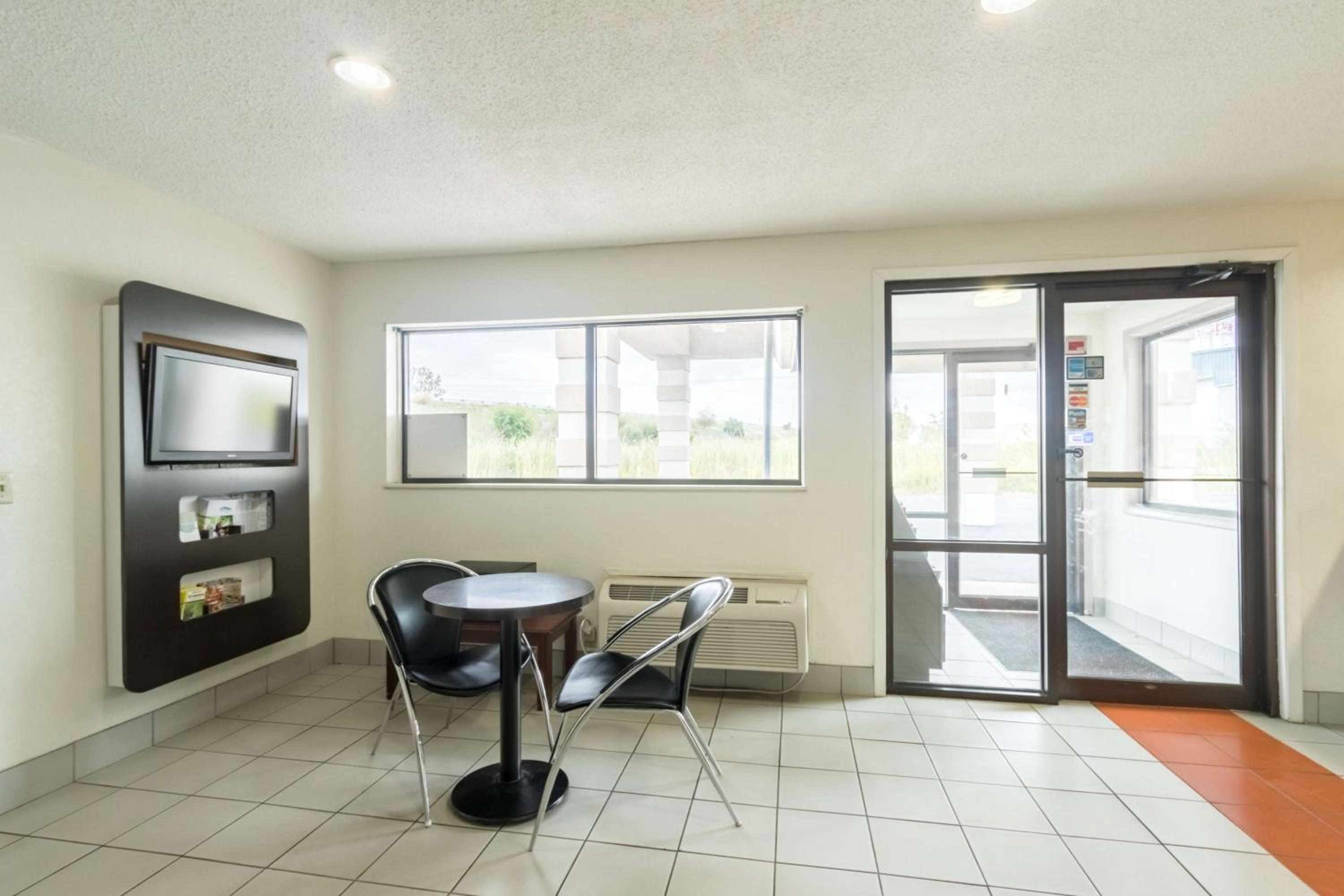 Crawfordsville Vacations - Motel 6-Crawfordsville, IN - Property Image 19