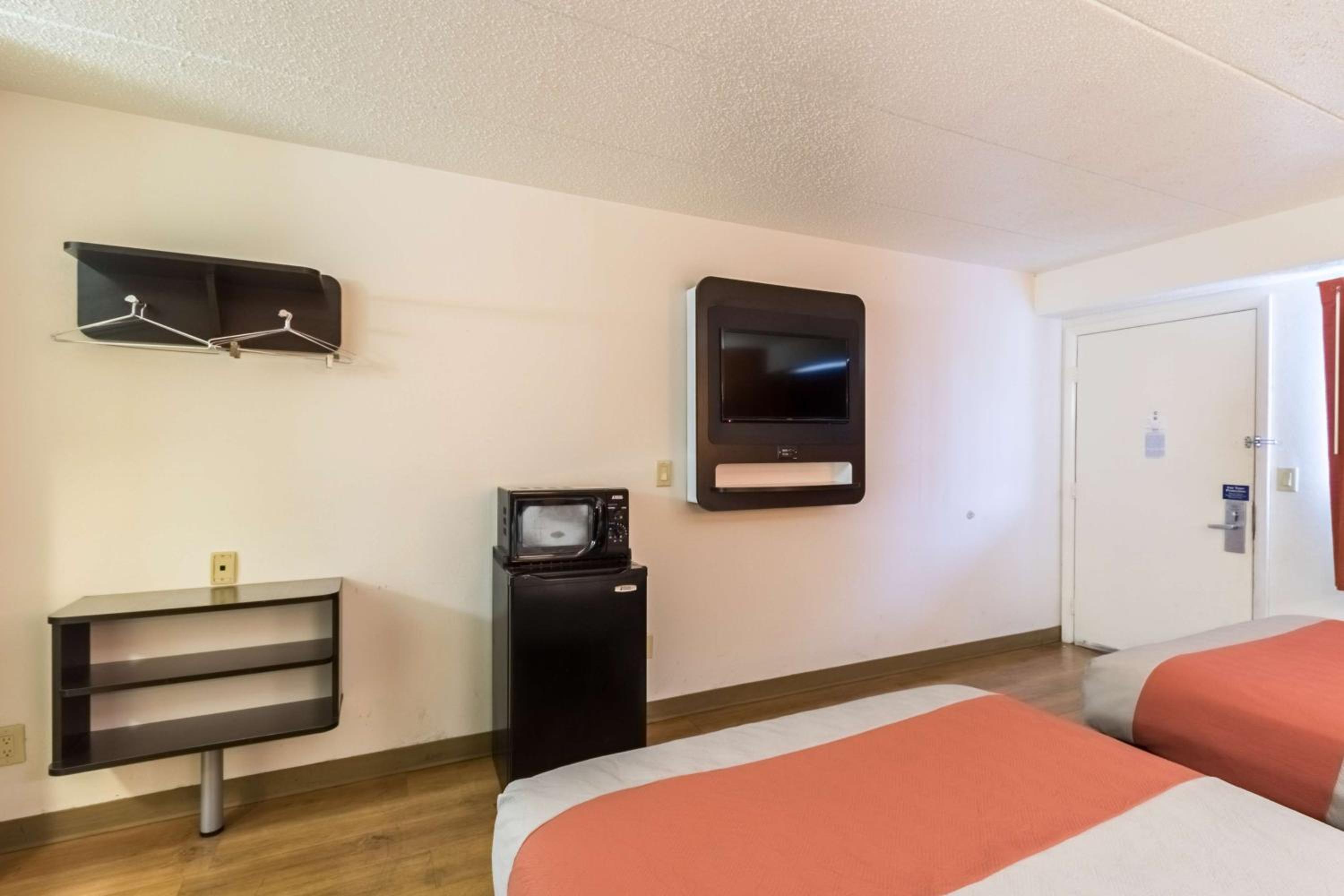 Crawfordsville Vacations - Motel 6-Crawfordsville, IN - Property Image 13