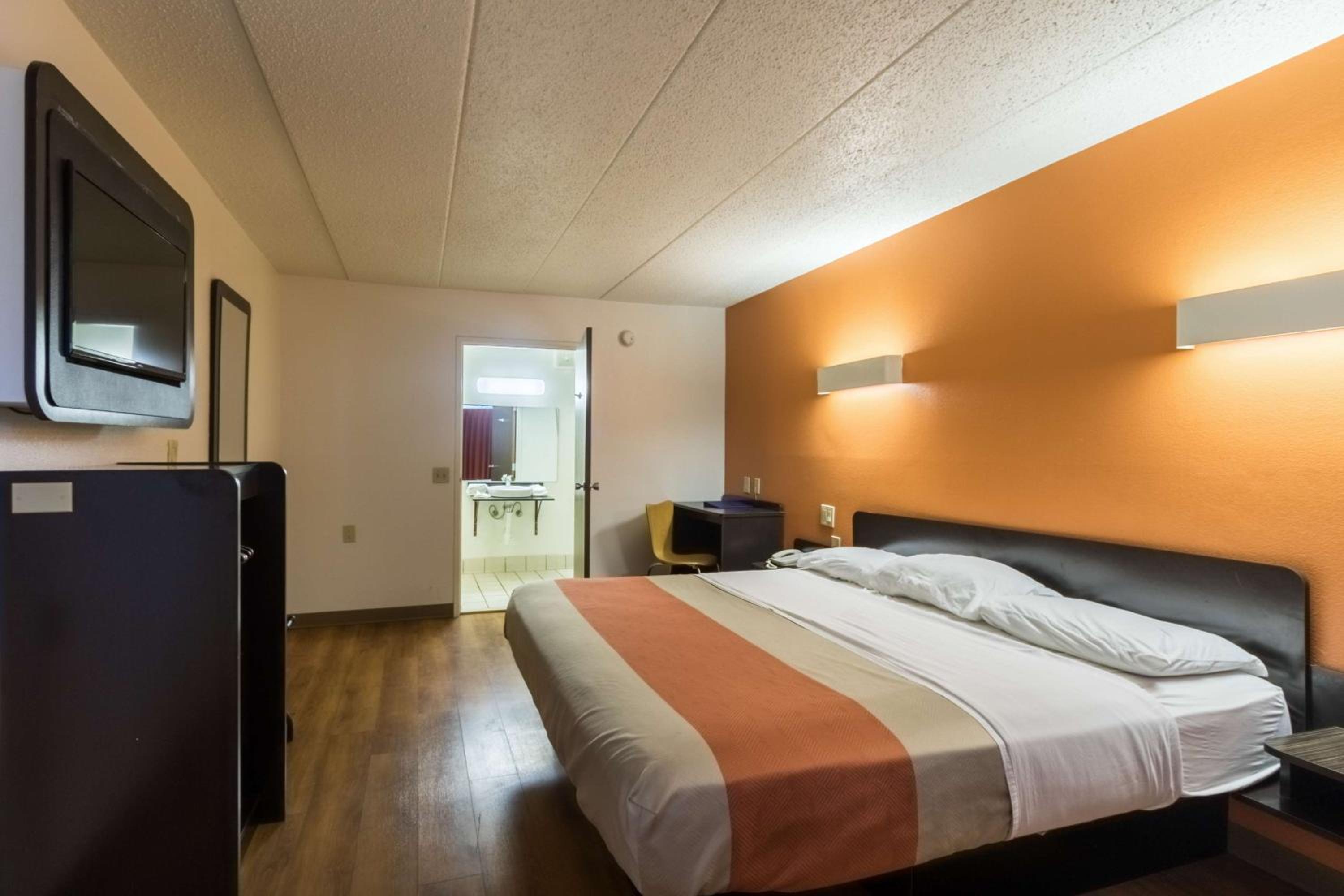 Crawfordsville Vacations - Motel 6-Crawfordsville, IN - Property Image 39