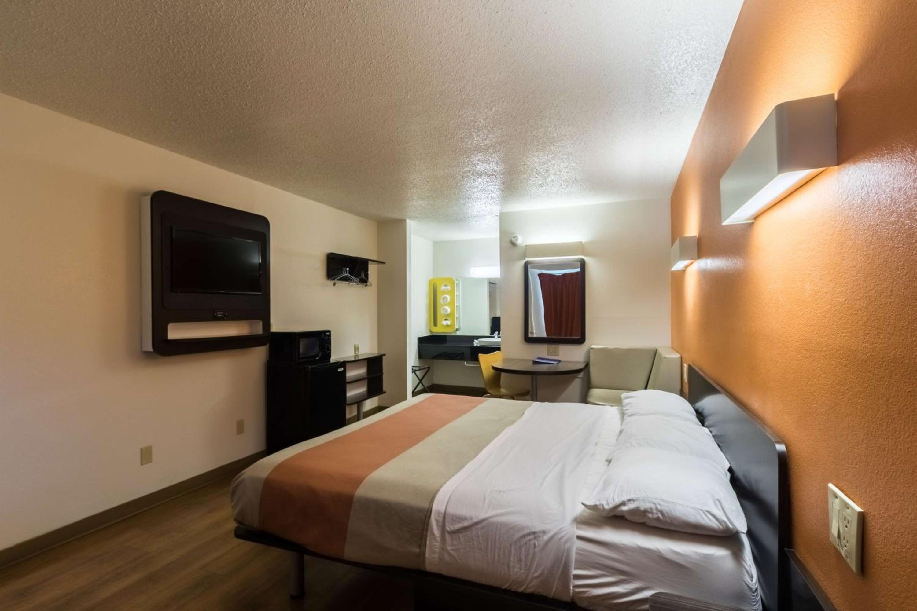 Crawfordsville Vacations - Motel 6-Crawfordsville, IN - Property Image 32