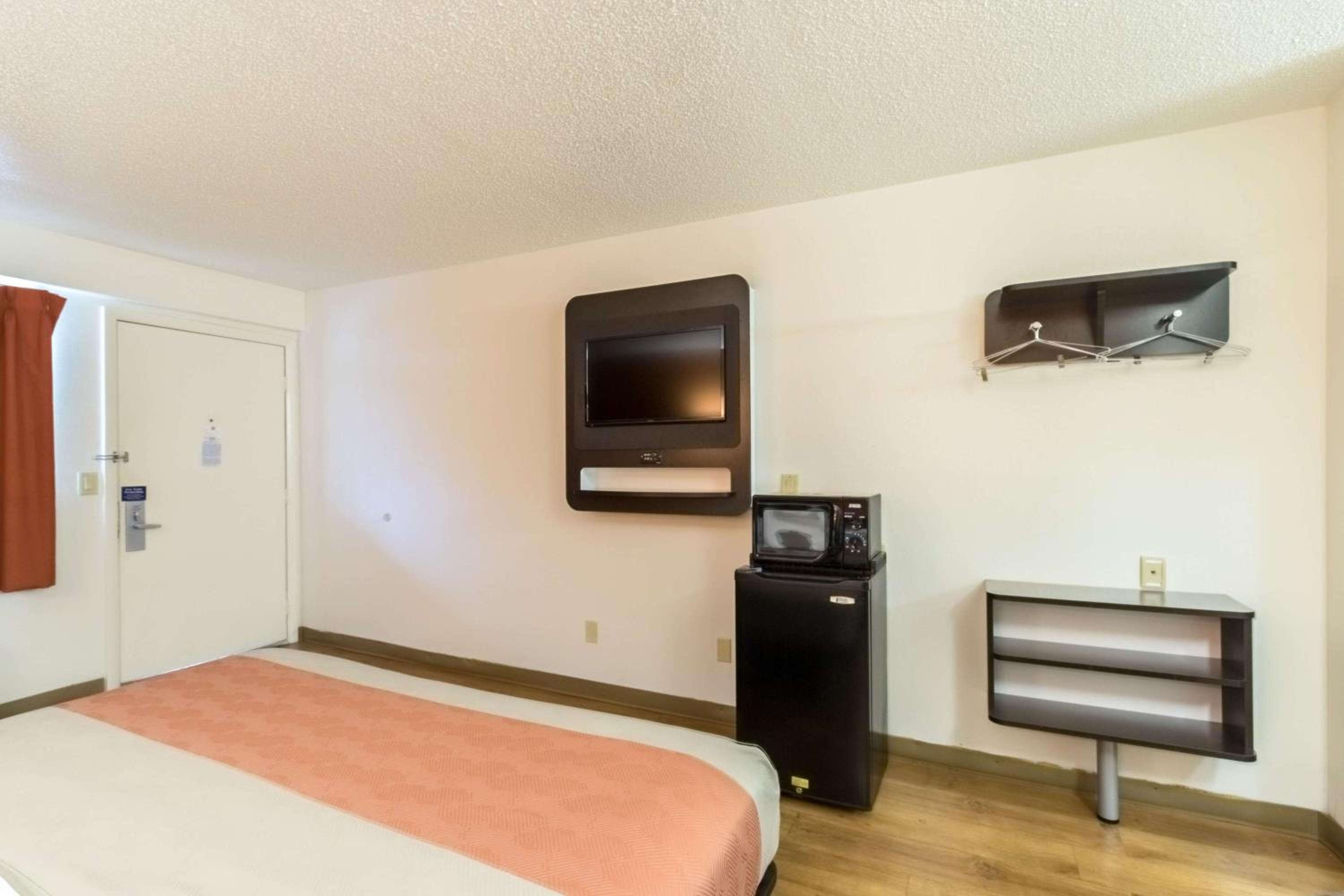 Crawfordsville Vacations - Motel 6-Crawfordsville, IN - Property Image 30