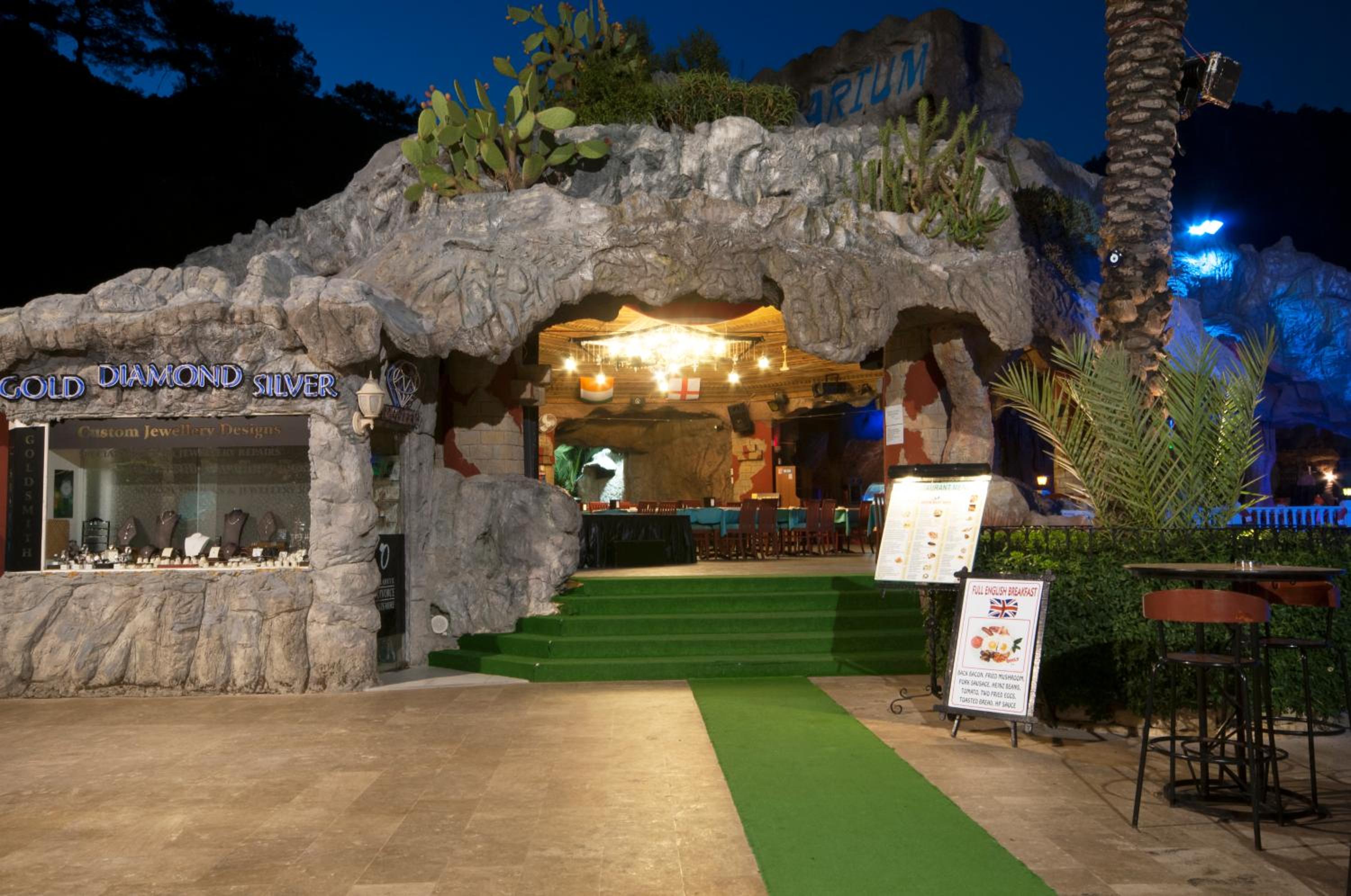 Grand Aquarium - Image 27