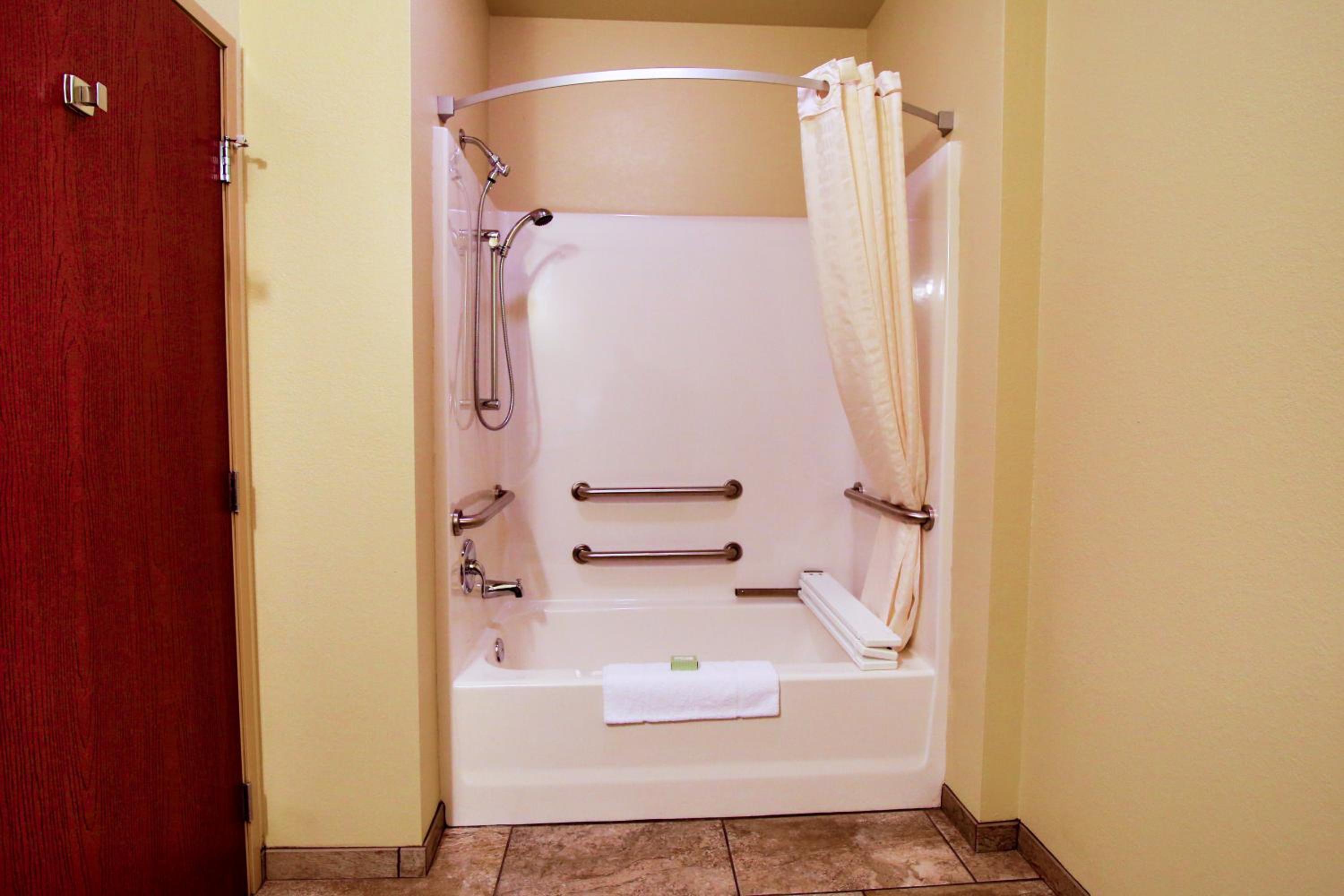 Cobblestone Hotel & Suites - Devils Lake