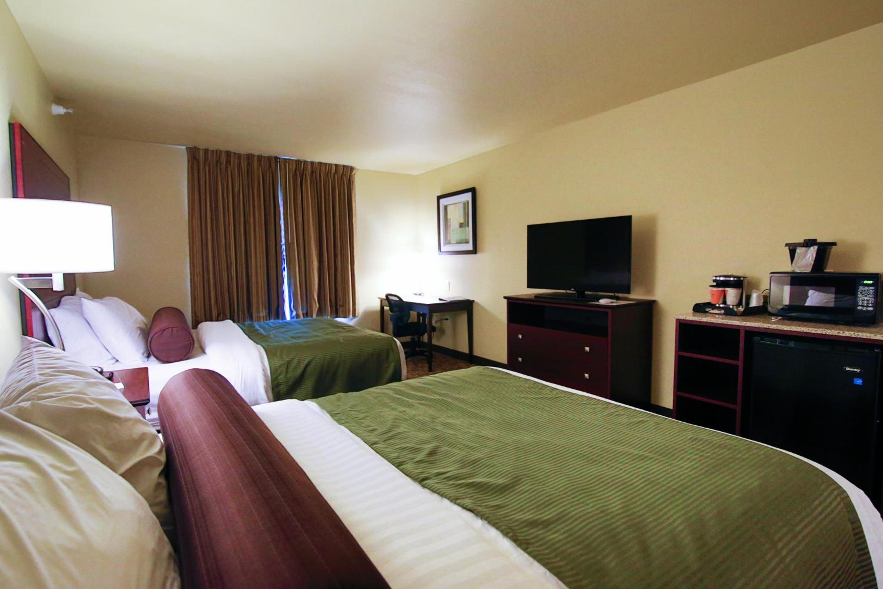 Cobblestone Hotel & Suites - Devils Lake