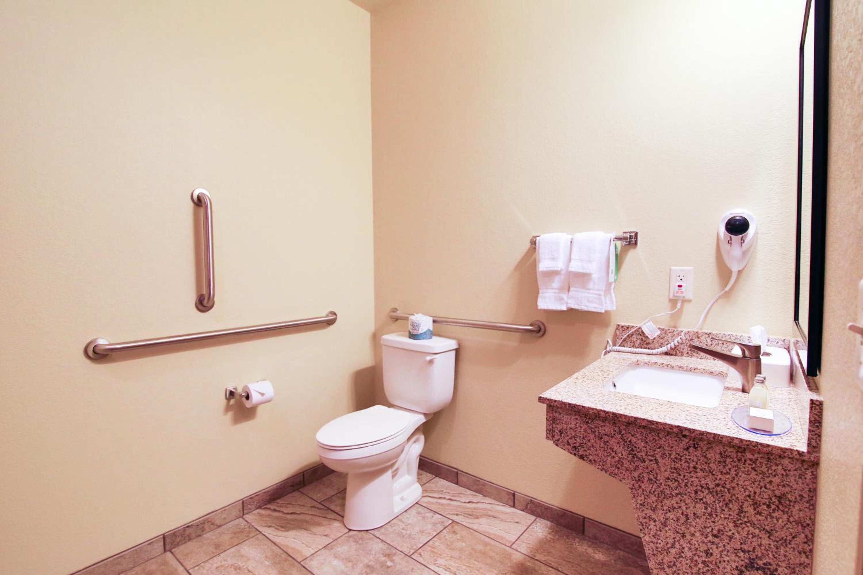 Cobblestone Hotel & Suites - Devils Lake