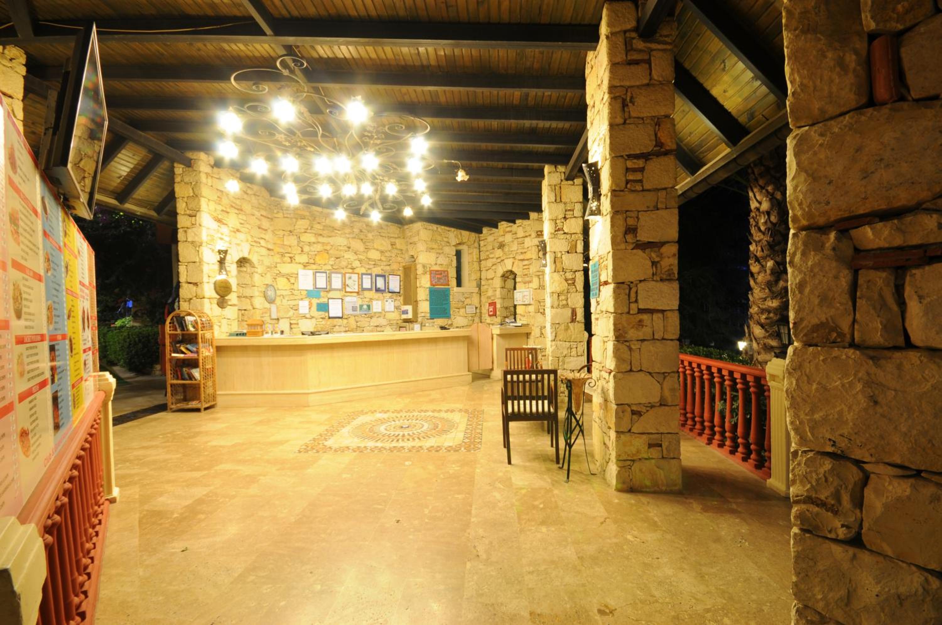 Grand Aquarium - Image 18