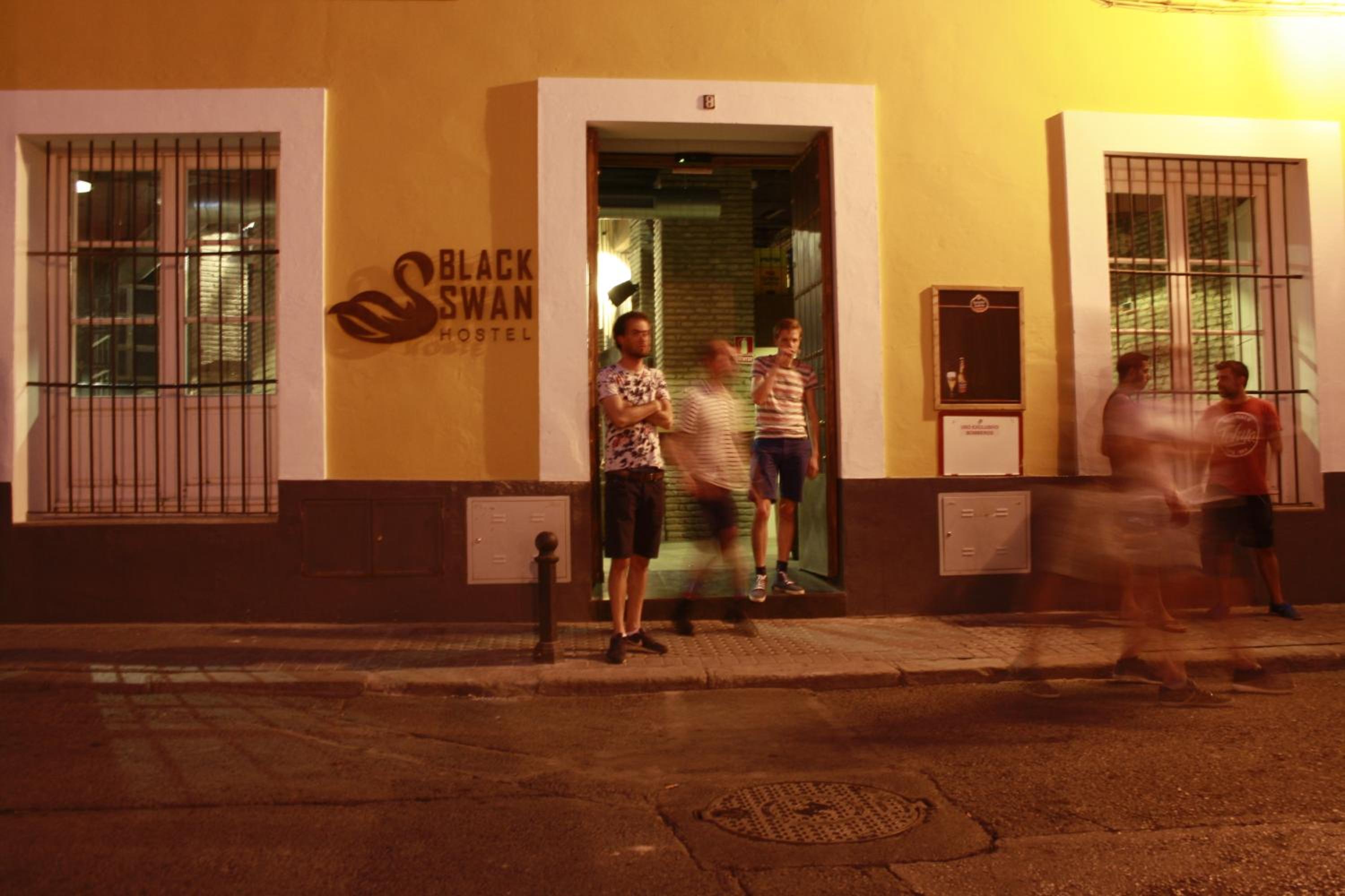 Black Swan Hostel Sevilla