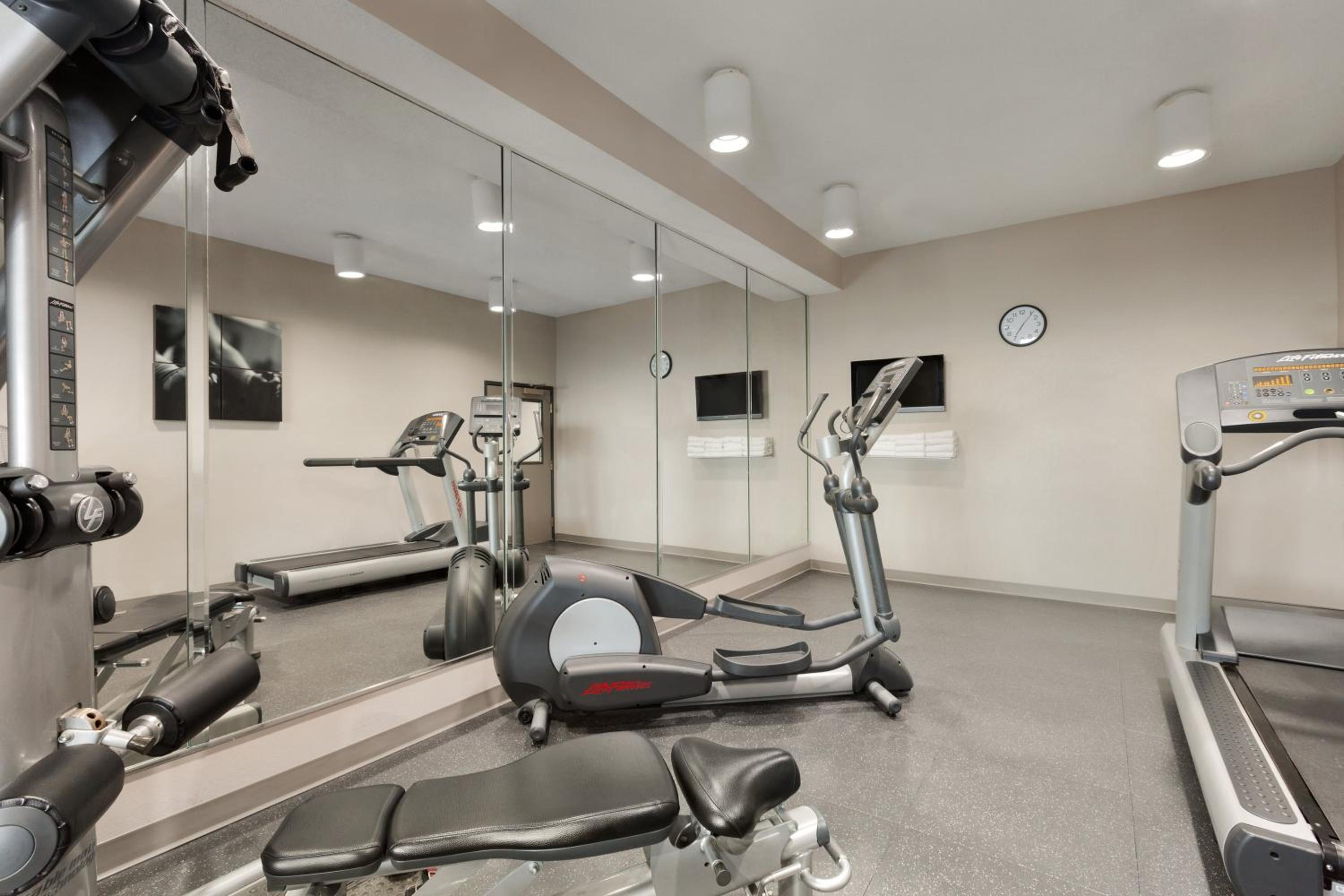 Warner Robins Vacations - Country Inn Suites by Radisson, Warner Robins, GA - Property Image 46