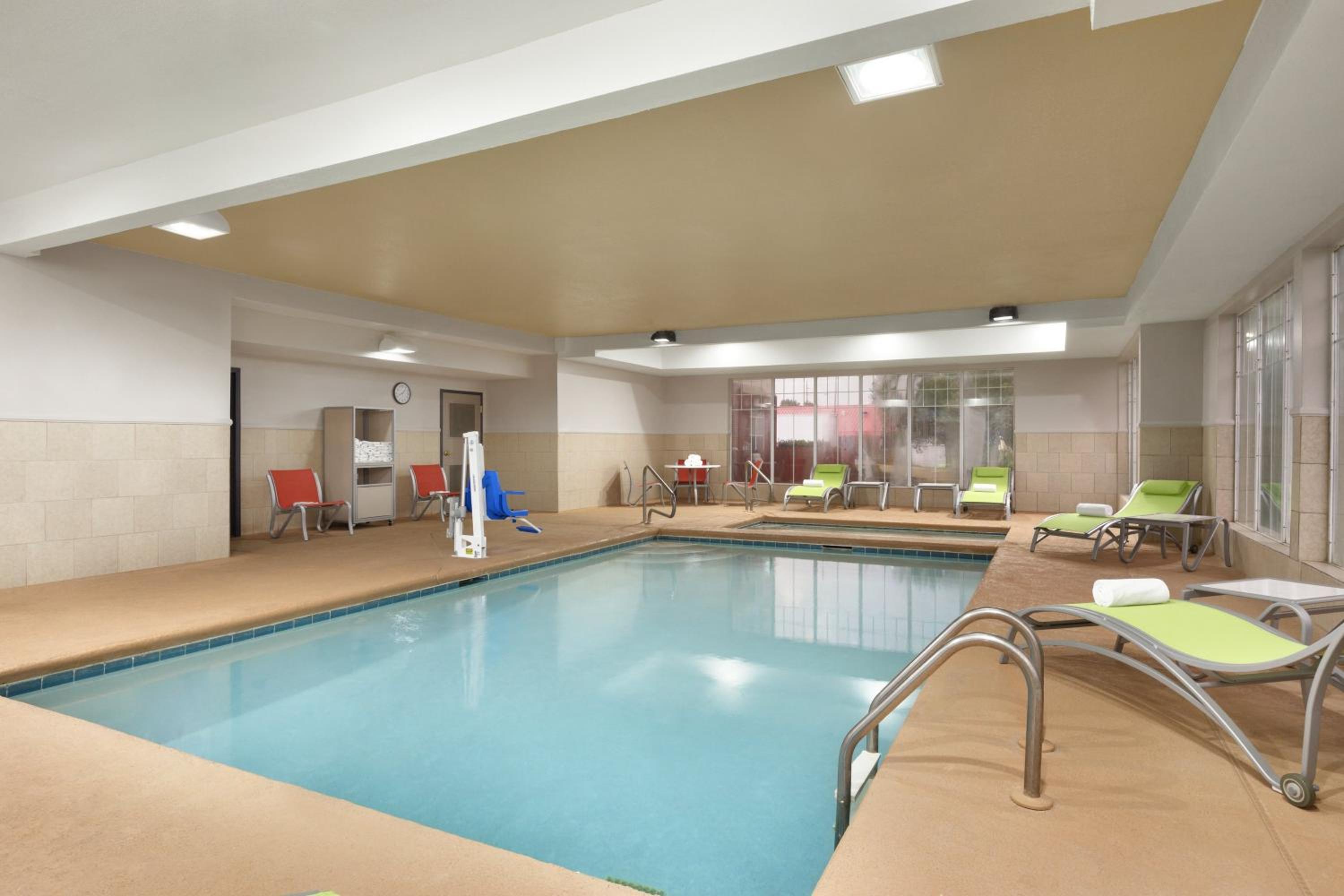 Warner Robins Vacations - Country Inn Suites by Radisson, Warner Robins, GA - Property Image 48