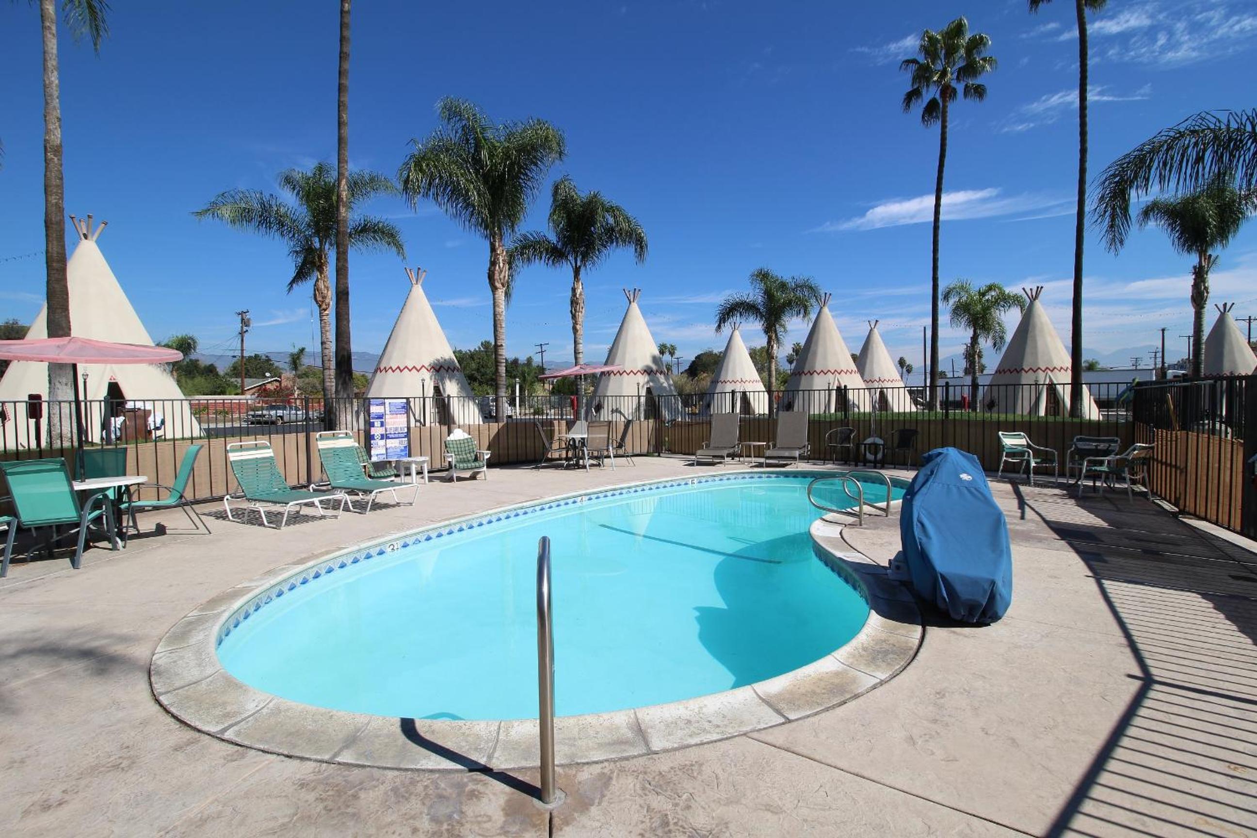 Wigwam Motel view 3