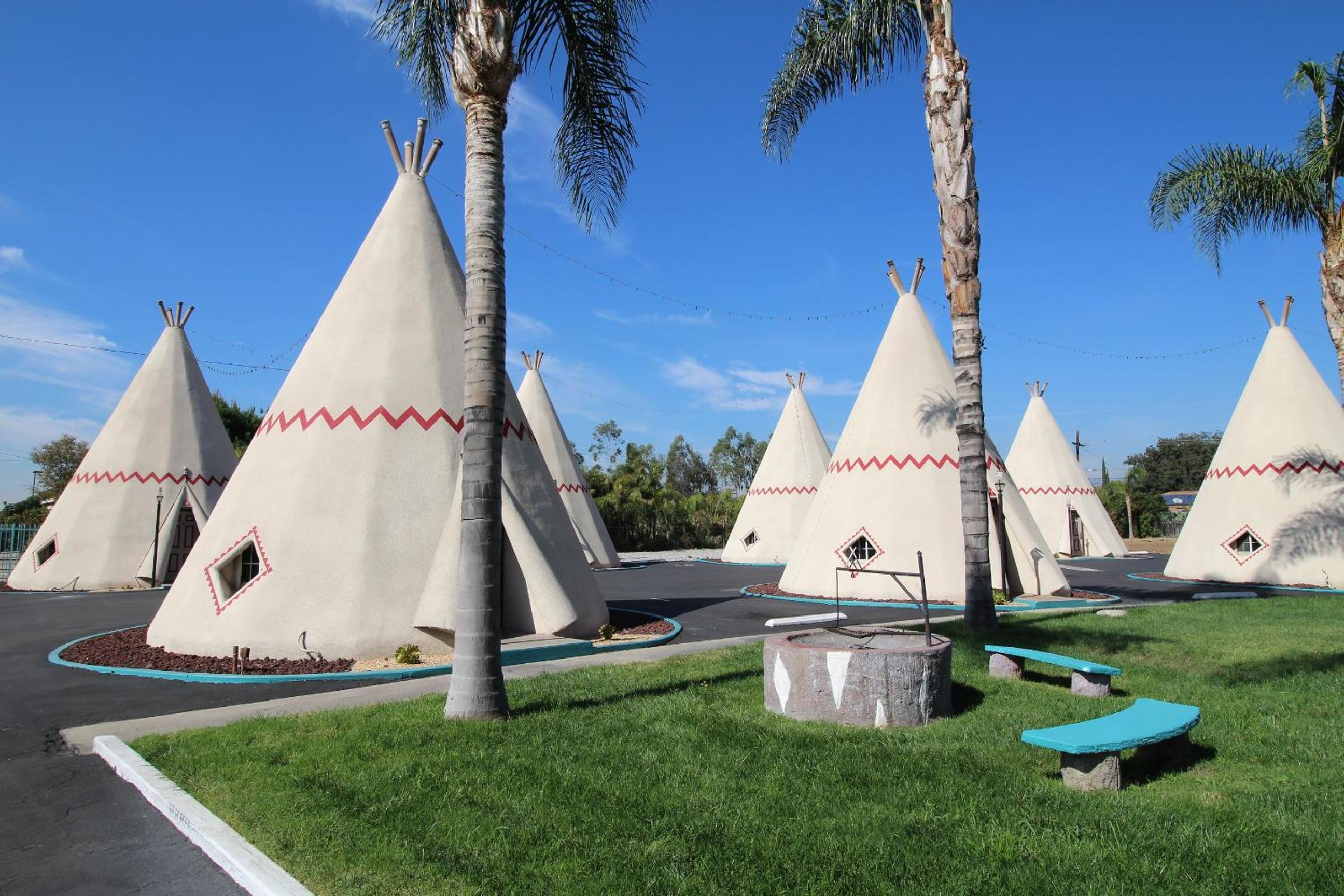 Wigwam Motel view 5