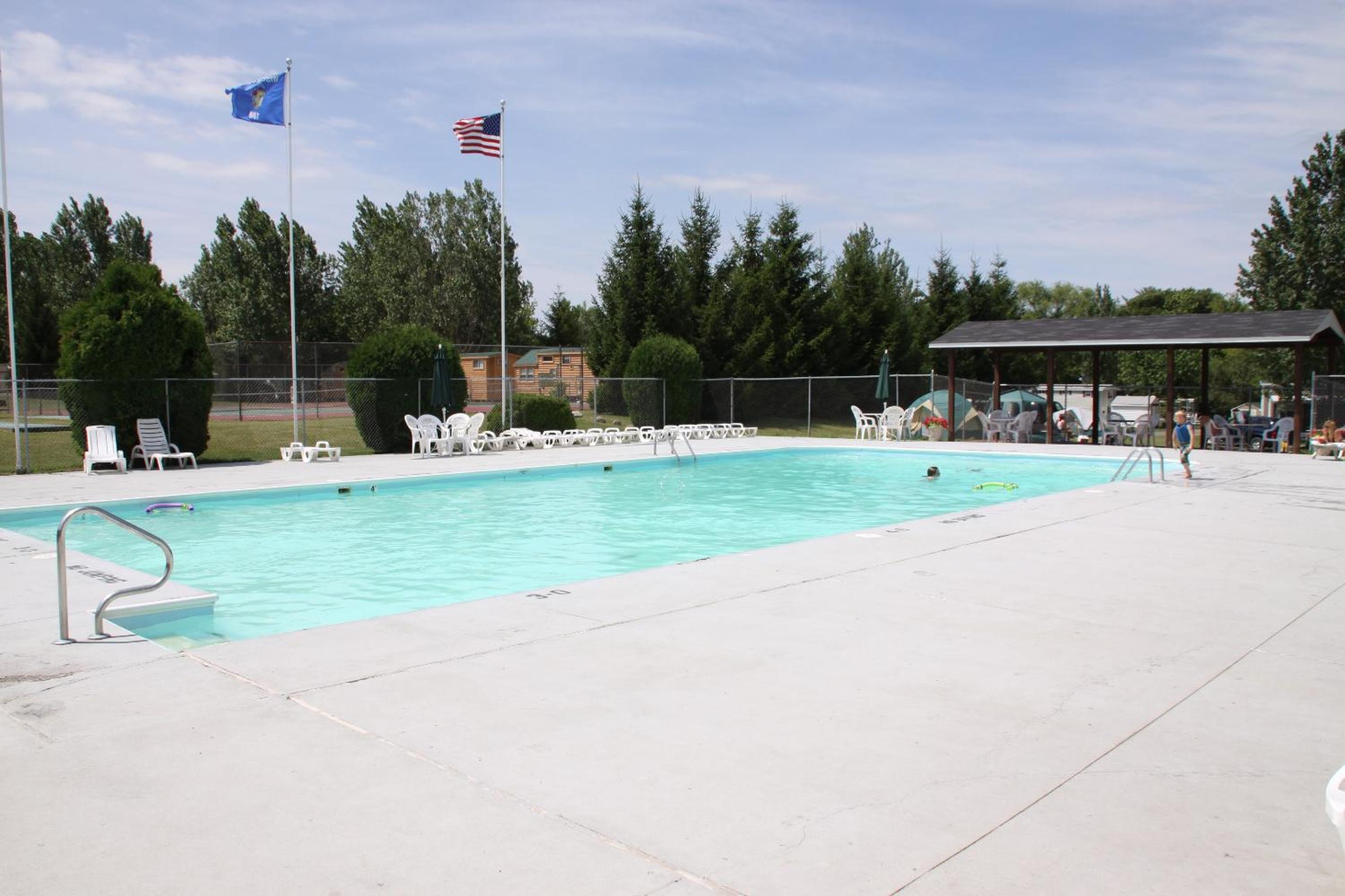 Lakeland RV Campground Deluxe Loft Cabin 11