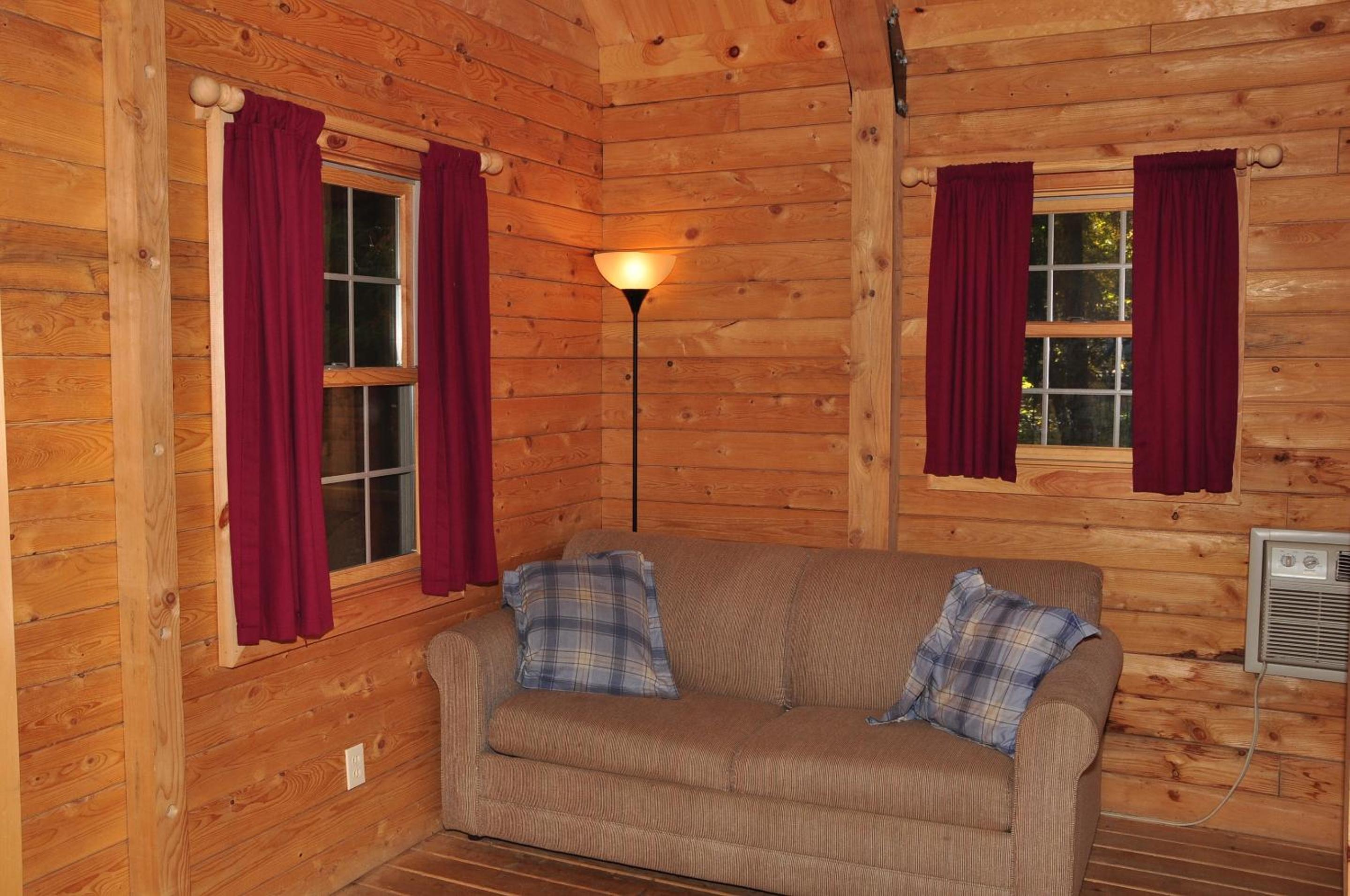 Tranquil Timbers Deluxe Cabin 6 view 3