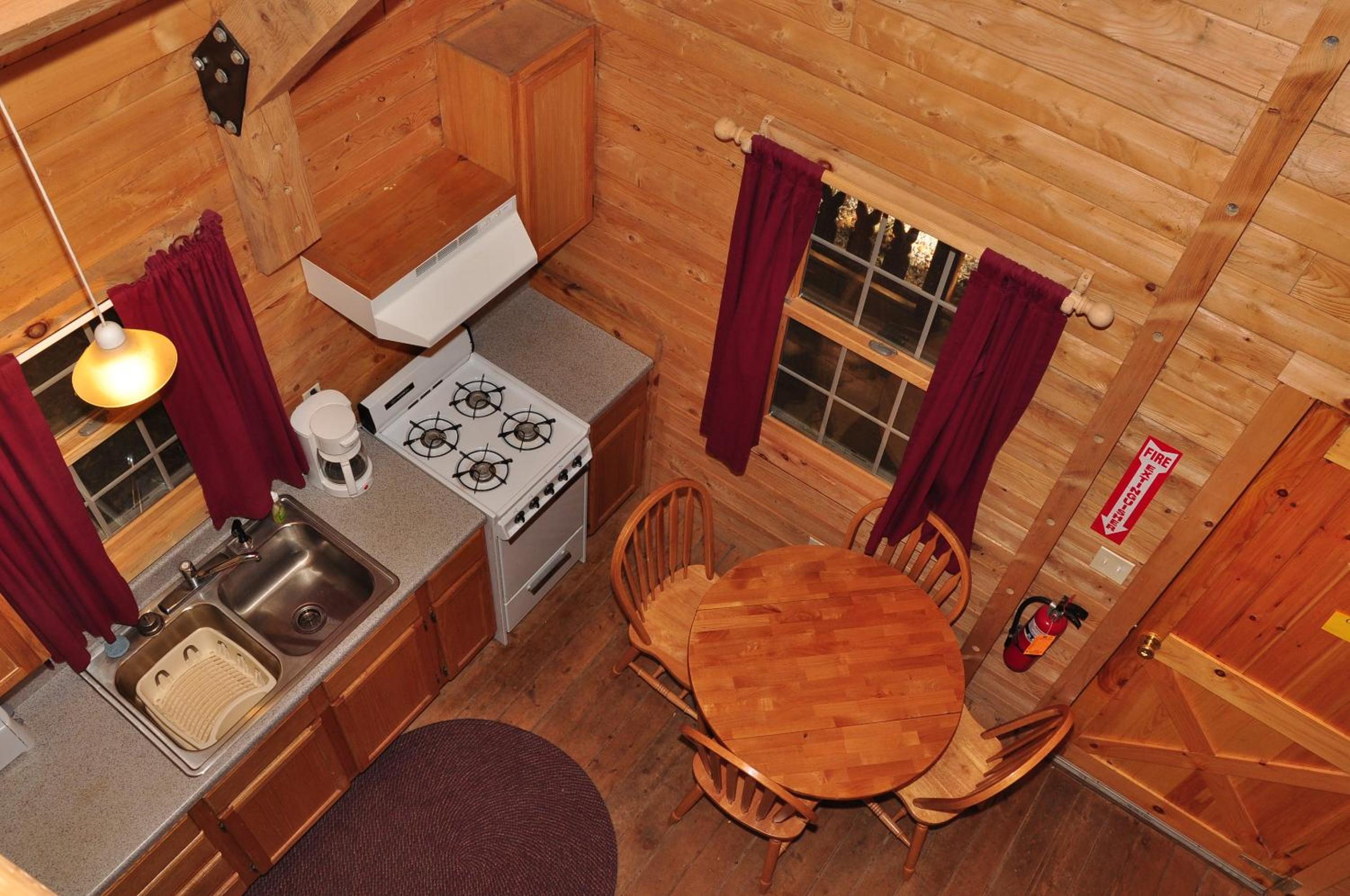 Tranquil Timbers Deluxe Cabin 6 view 4
