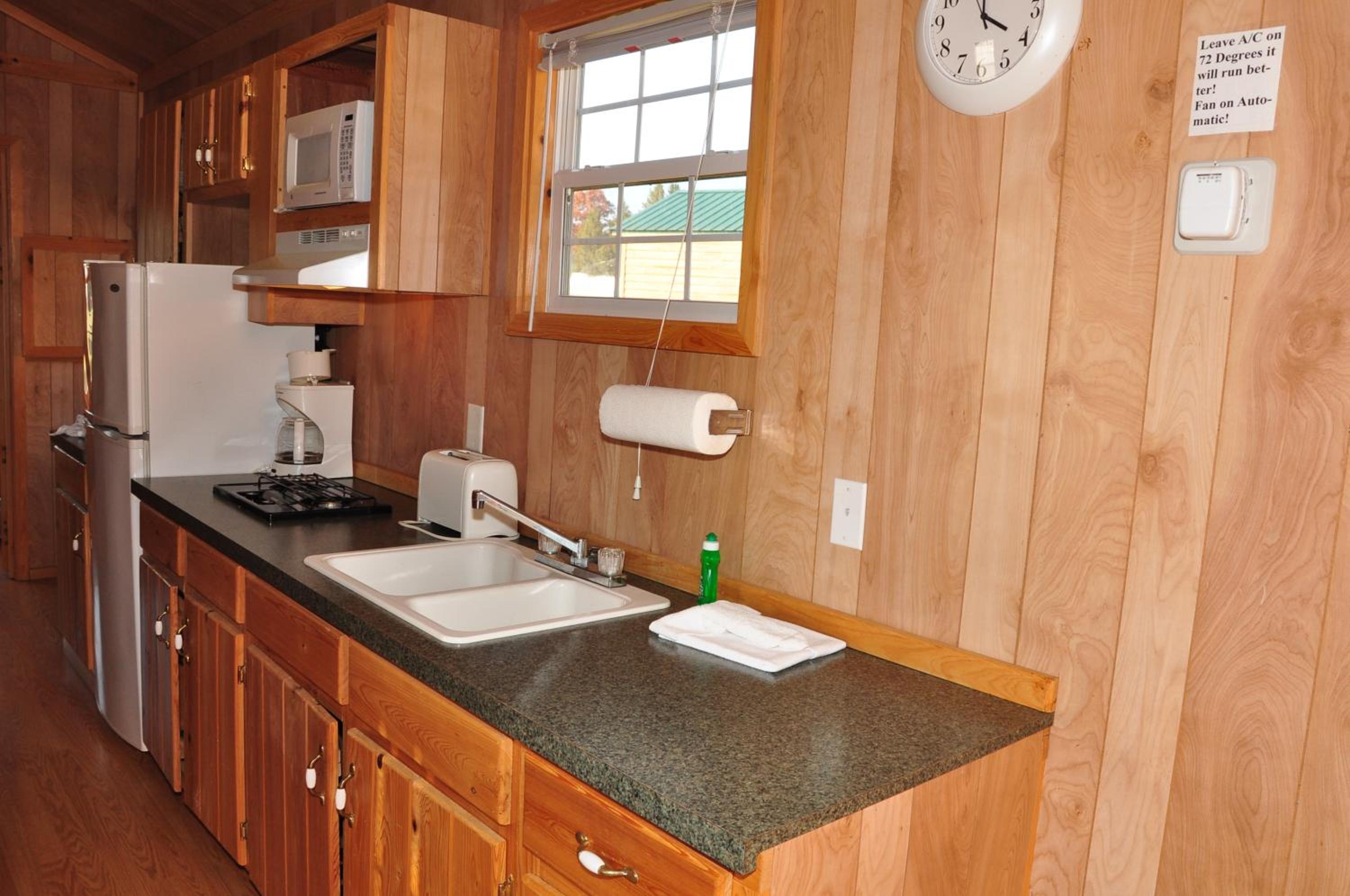 Arrowhead Camping Resort Deluxe Cabin 4