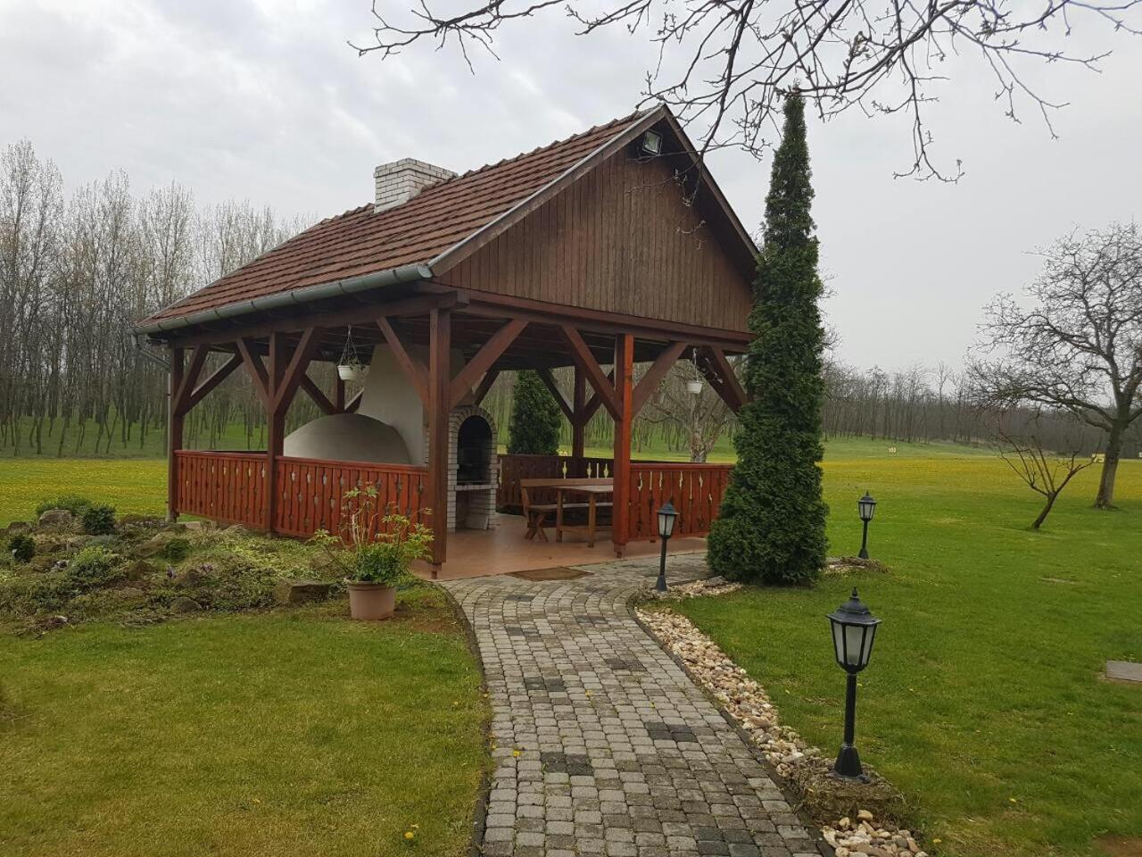 Photo 11