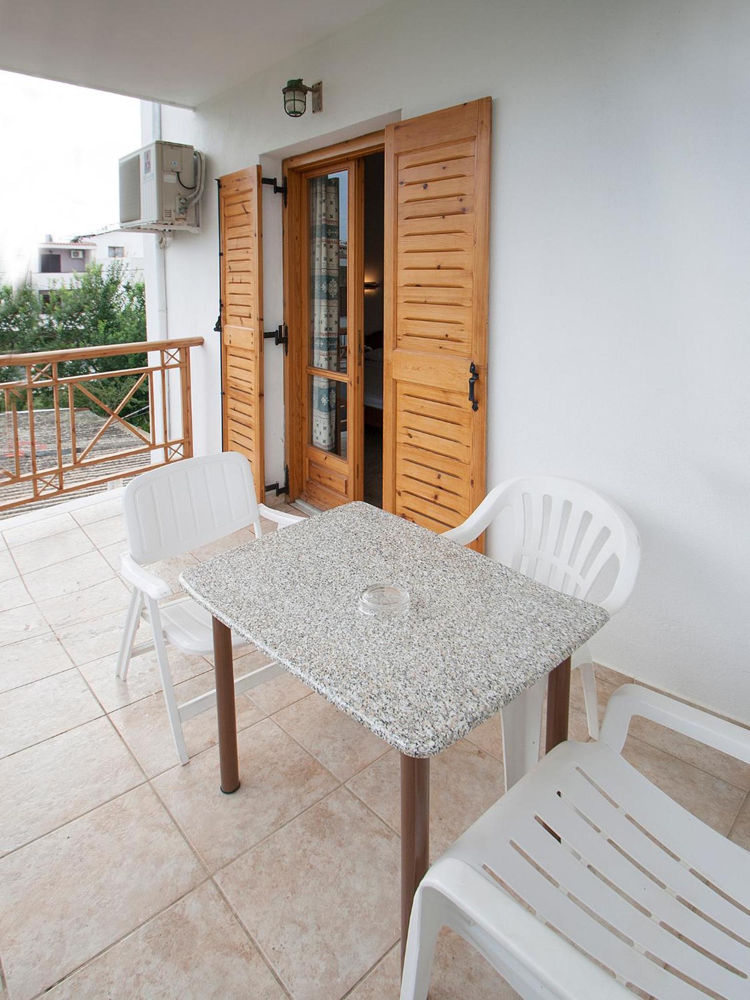 LAURA Skiathos